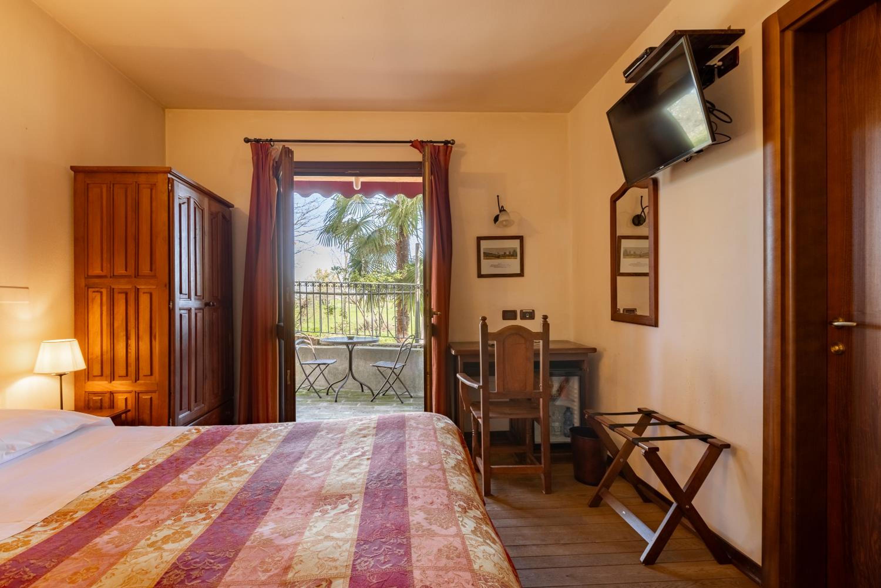Standard Double or Twin Room - Photo 5