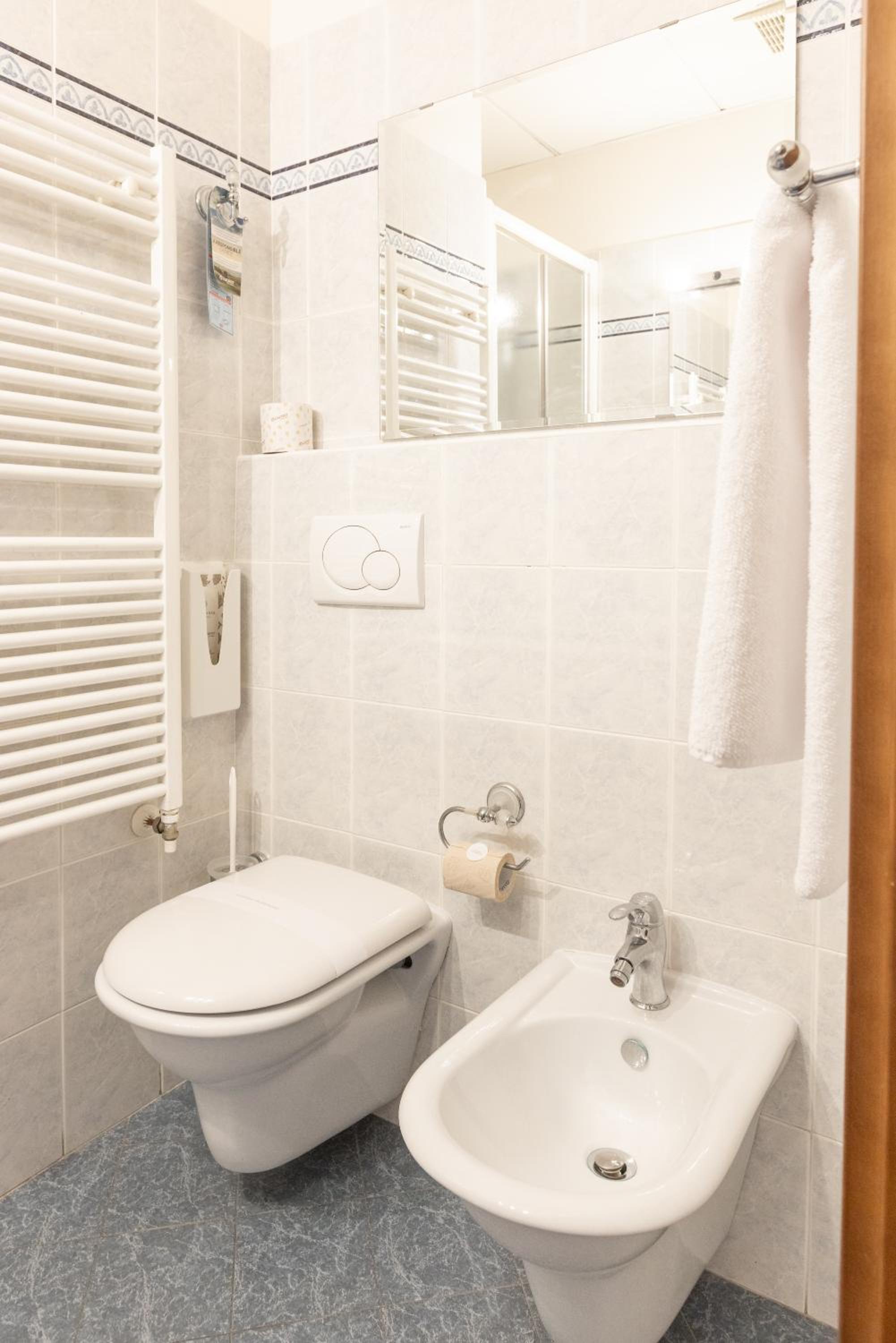 Standard Double or Twin Room - Photo 4