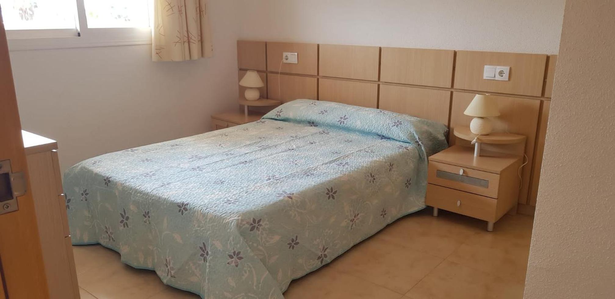 Apartamento de dos habitaciones con terraza y vista al mar