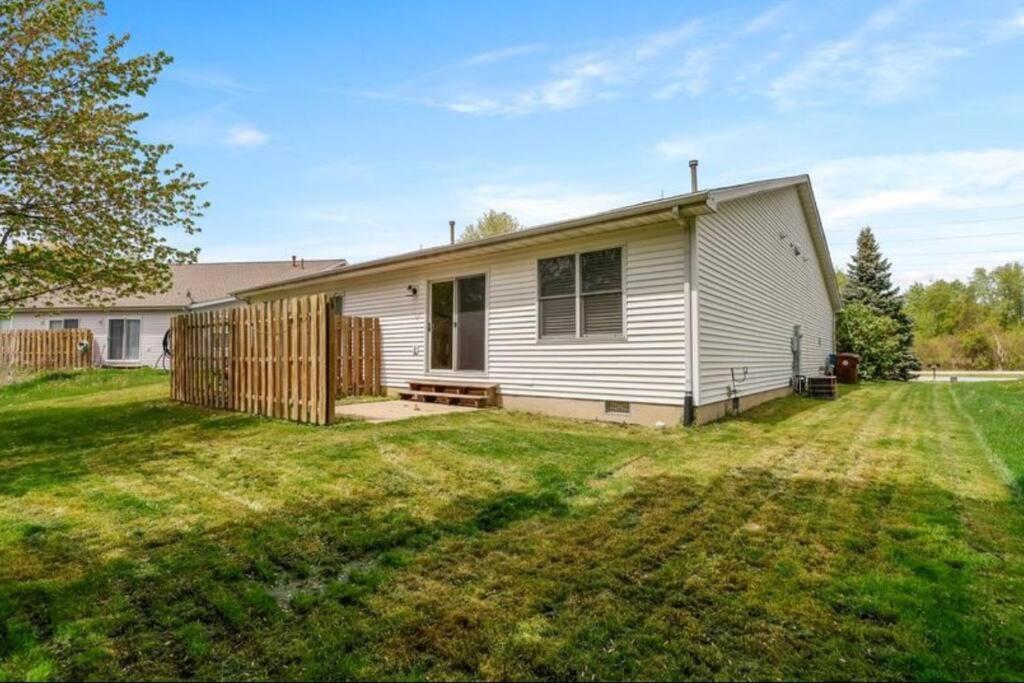 Two-Bedroom House photo 3