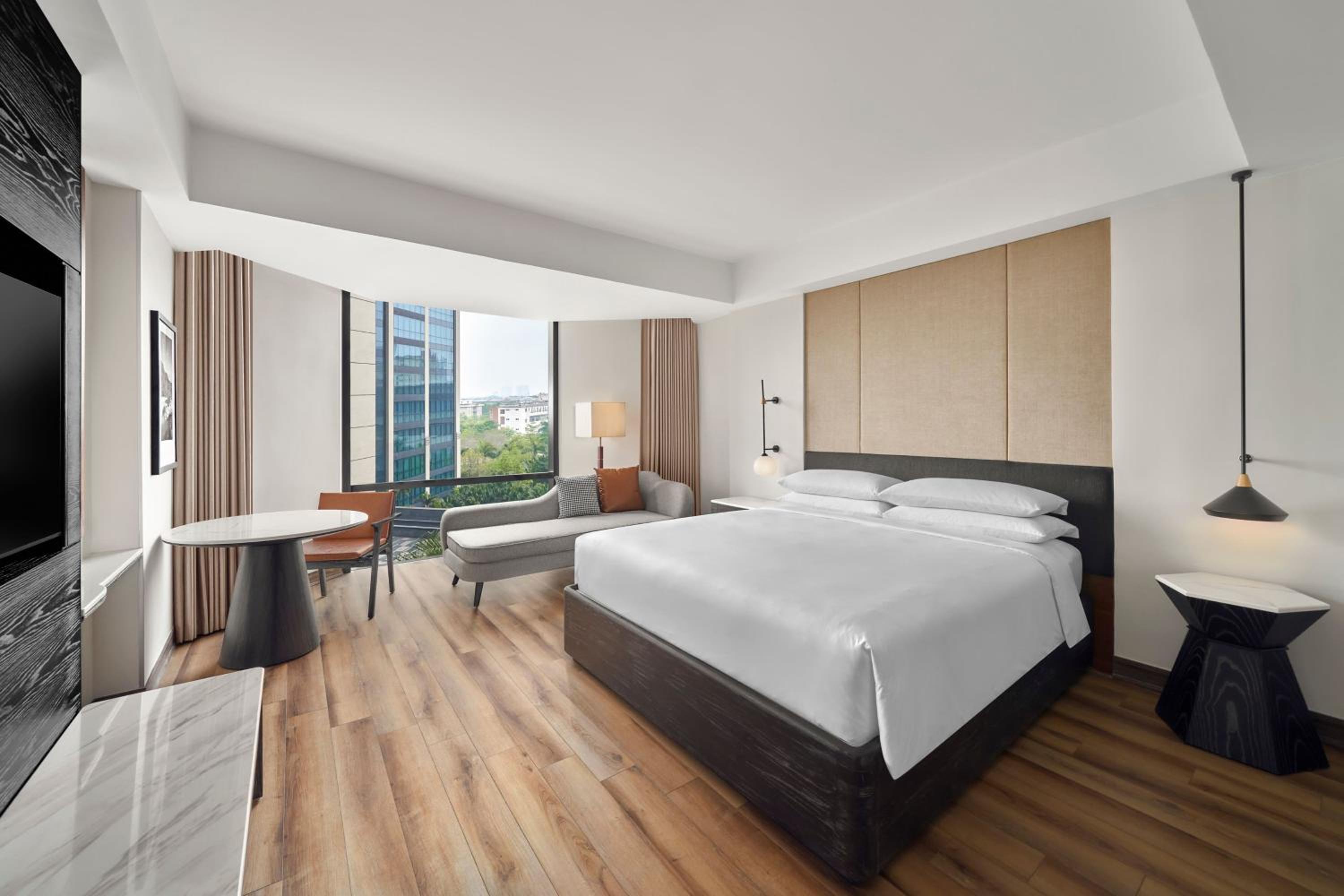 Club Level King Room with City View