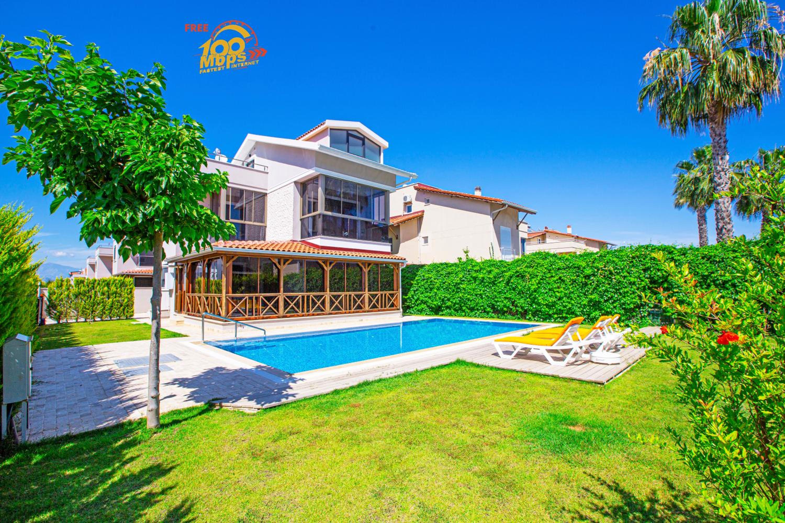 Villa photo 2