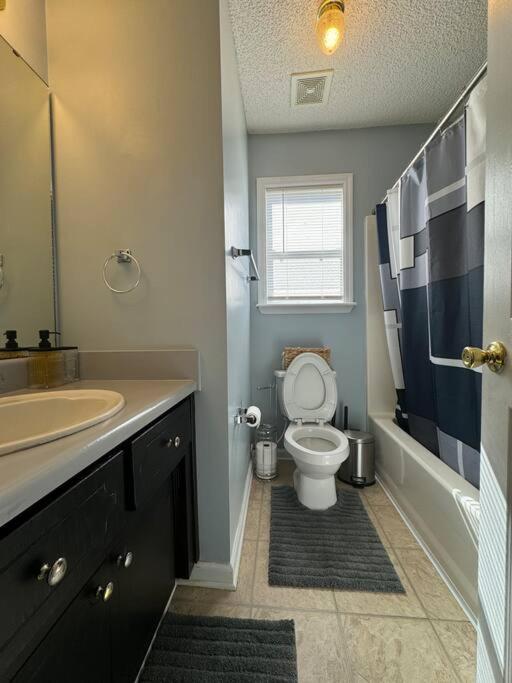 Three-Bedroom House photo 3