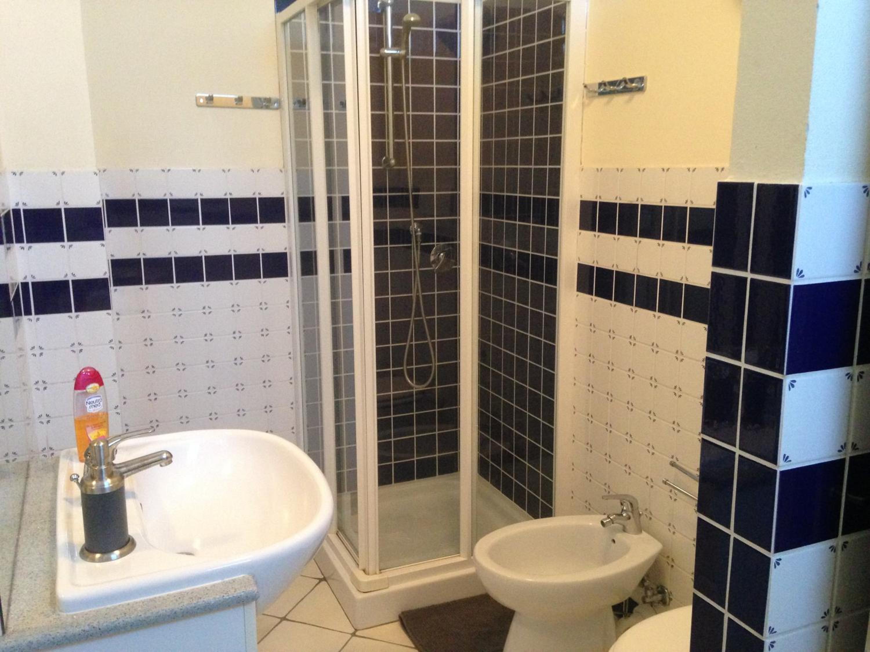 Family Room with Private Bathroom photo 2