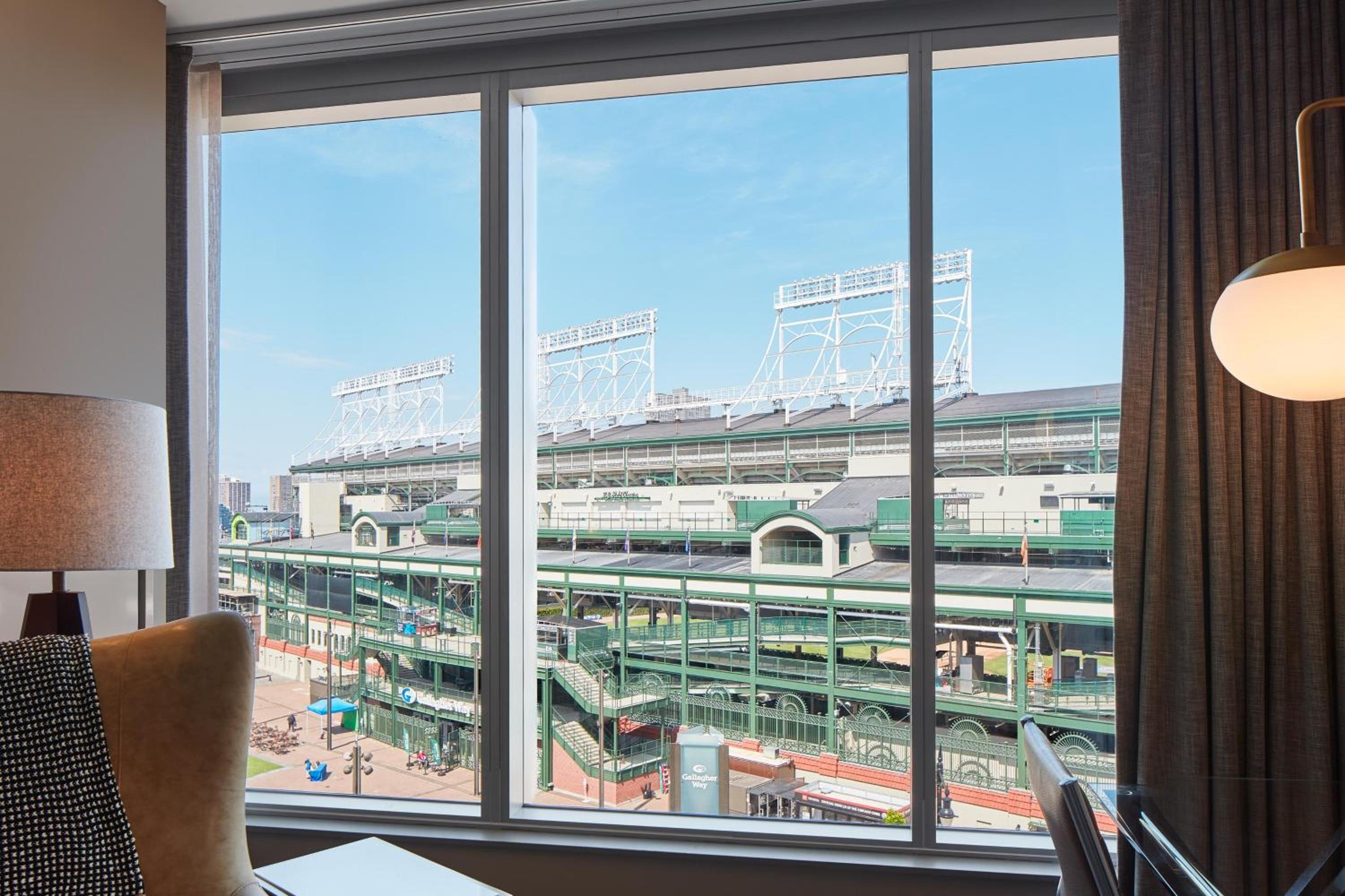 Premium King Room - Ballpark View