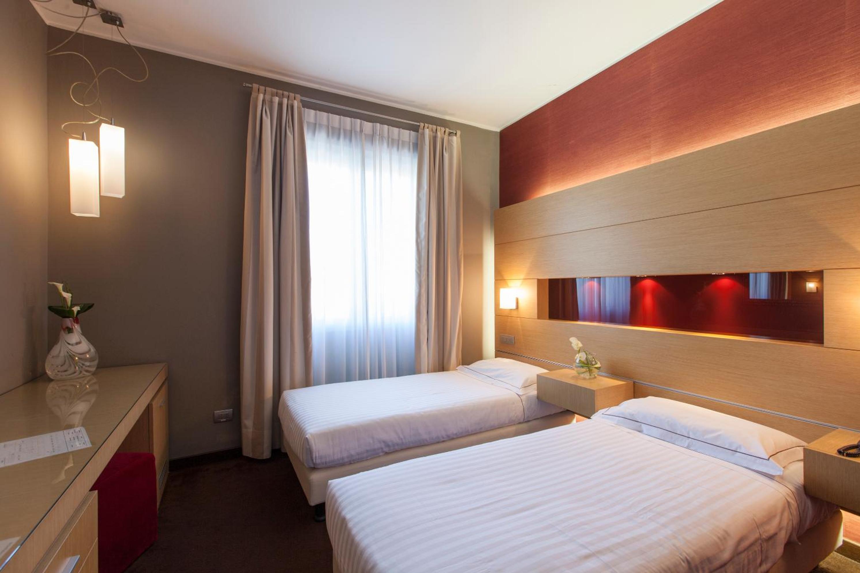 Double or Twin Room - Photo 4
