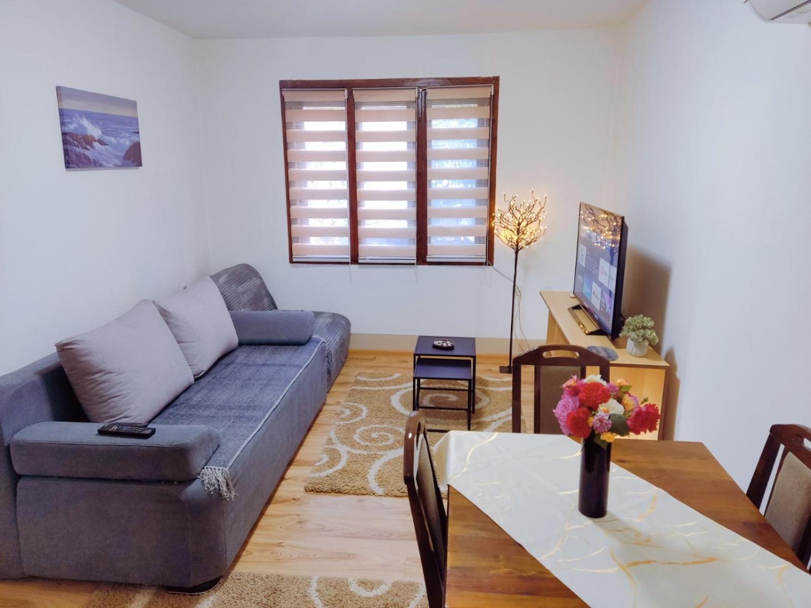 One-Bedroom Apartment photo 1