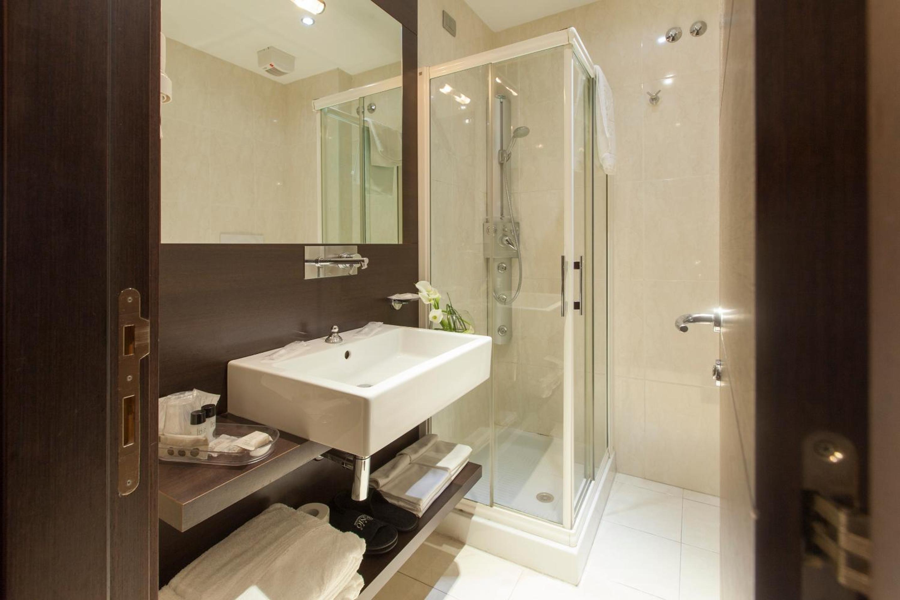 Double Room - Photo 3