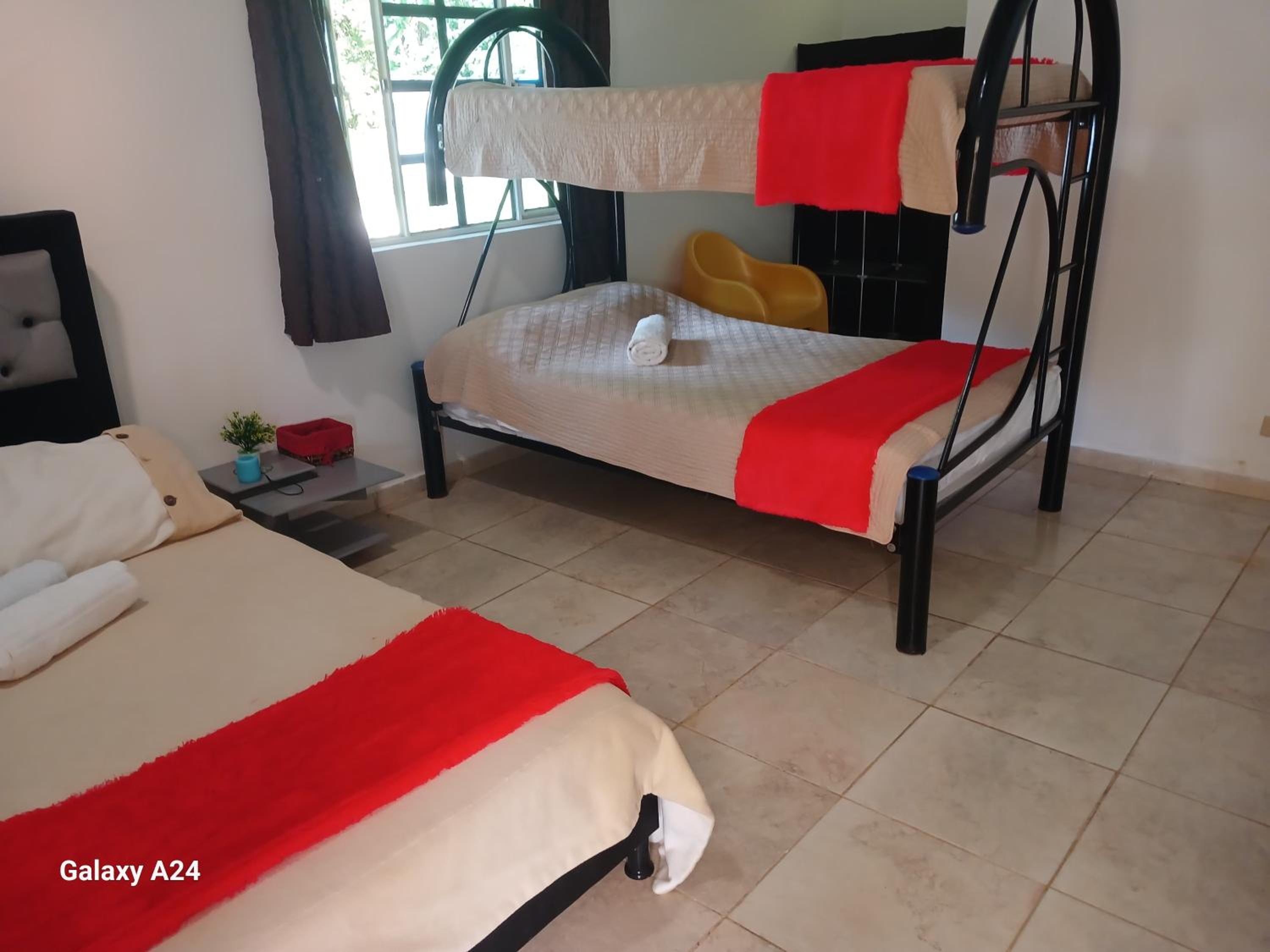 Deluxe Room (2 Adults + 1 Child) photo 1
