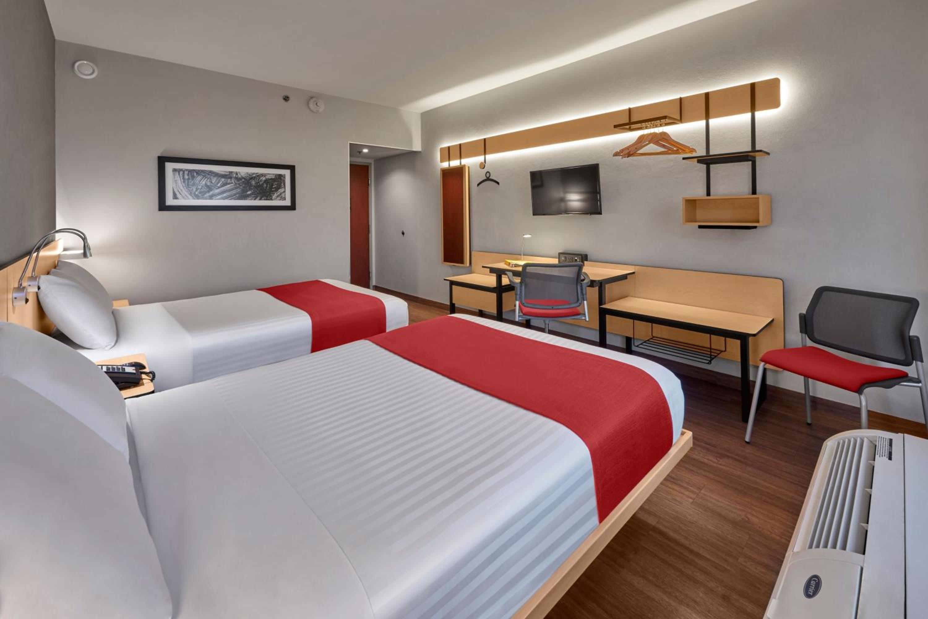 Double Room with Two Double Beds - Photo 5