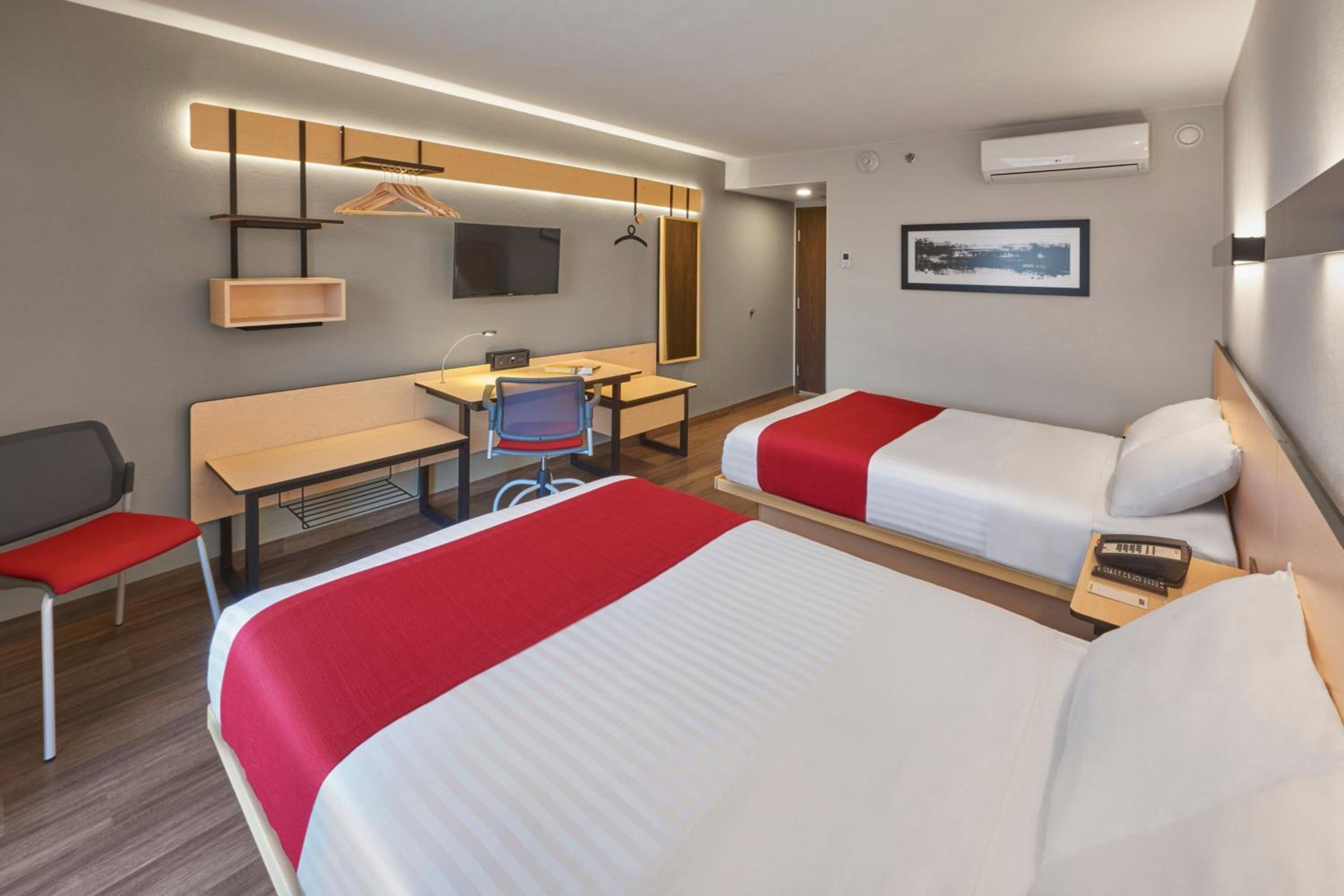 Double Room with Two Double Beds - Photo 4