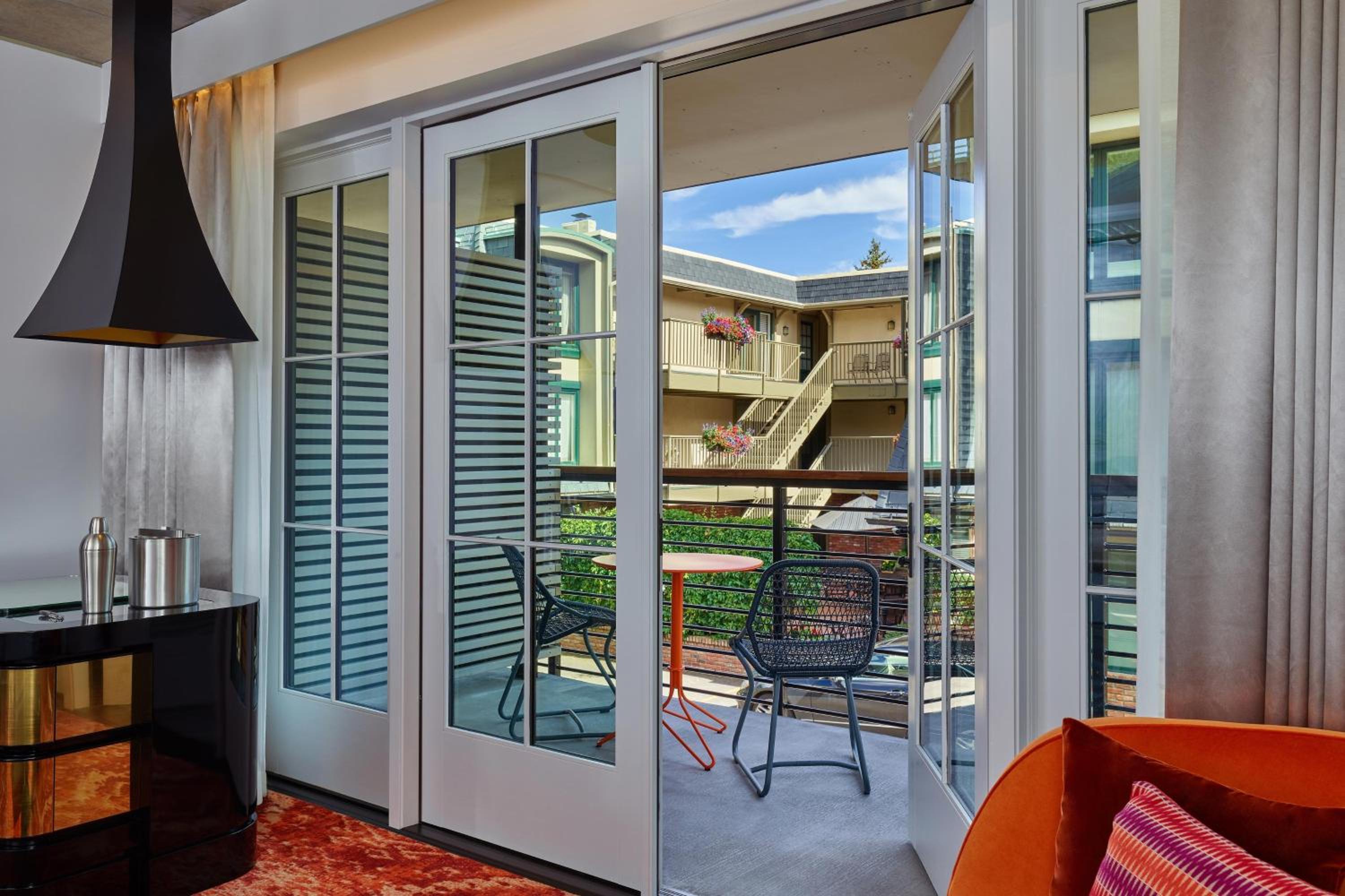 King Room with Balcony - Photo 2
