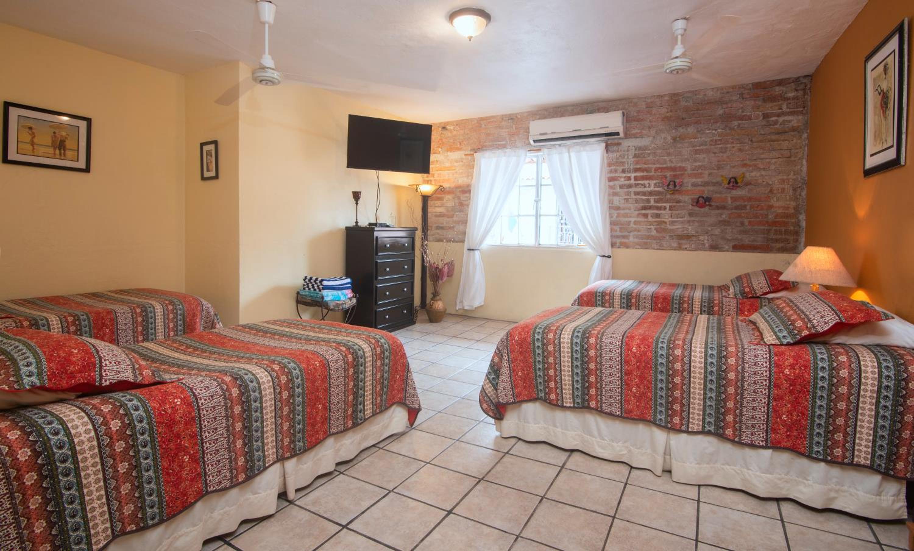 Four-Bedroom House photo 1