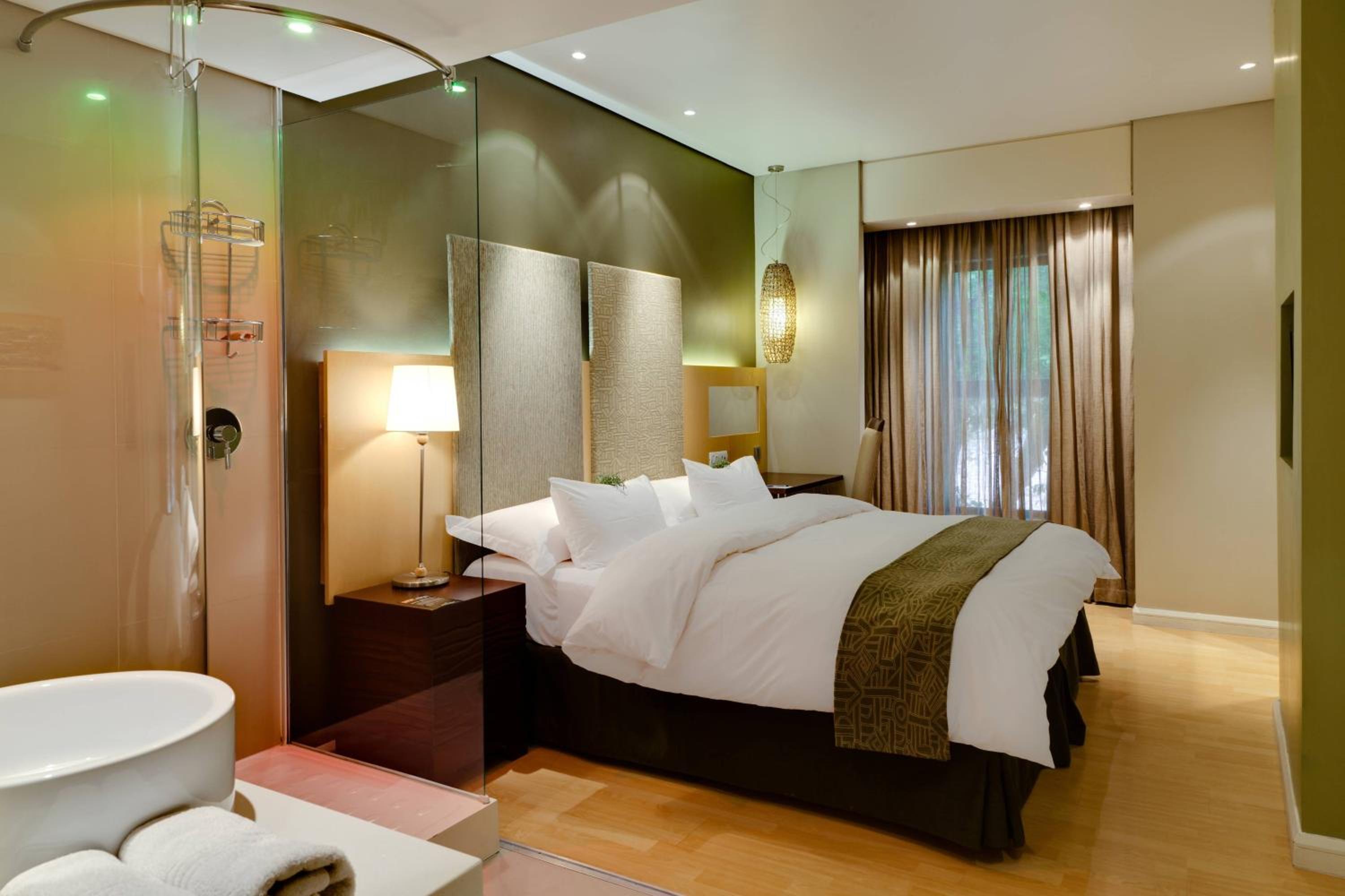 Guest Room, 1 King - Photo 4
