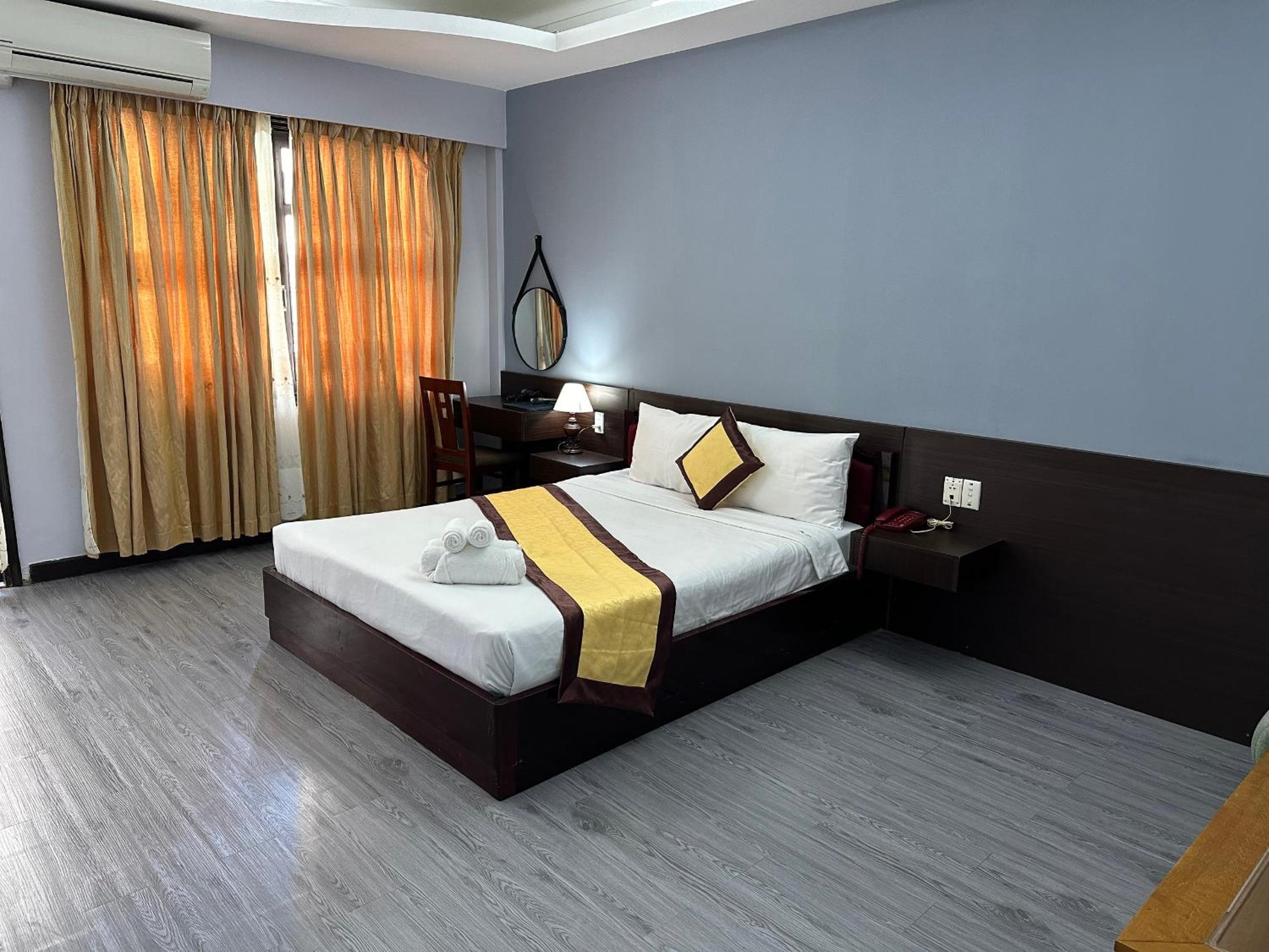 Double Room with Balcony - Photo 4