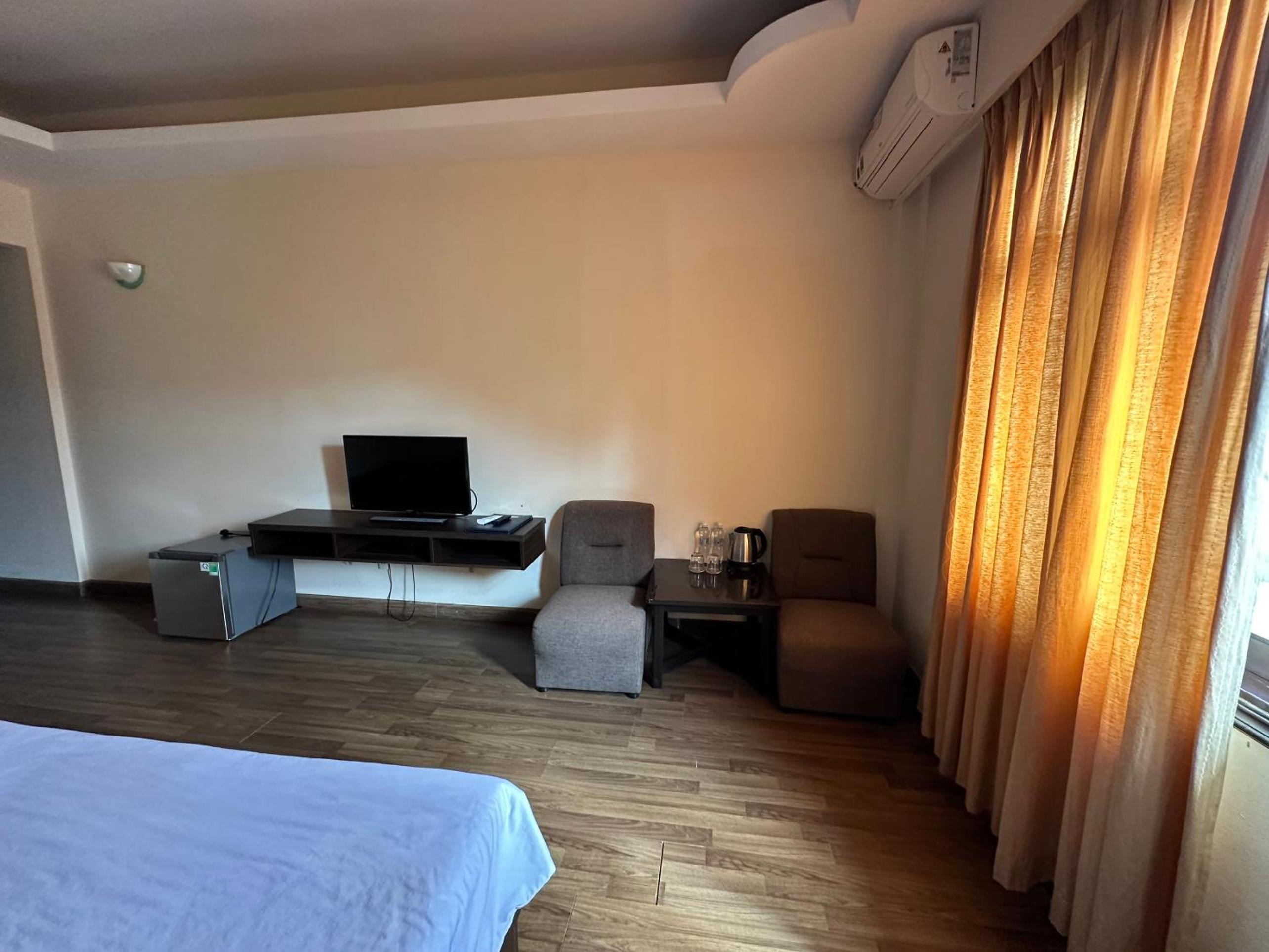 Standard Double Room - Photo 7