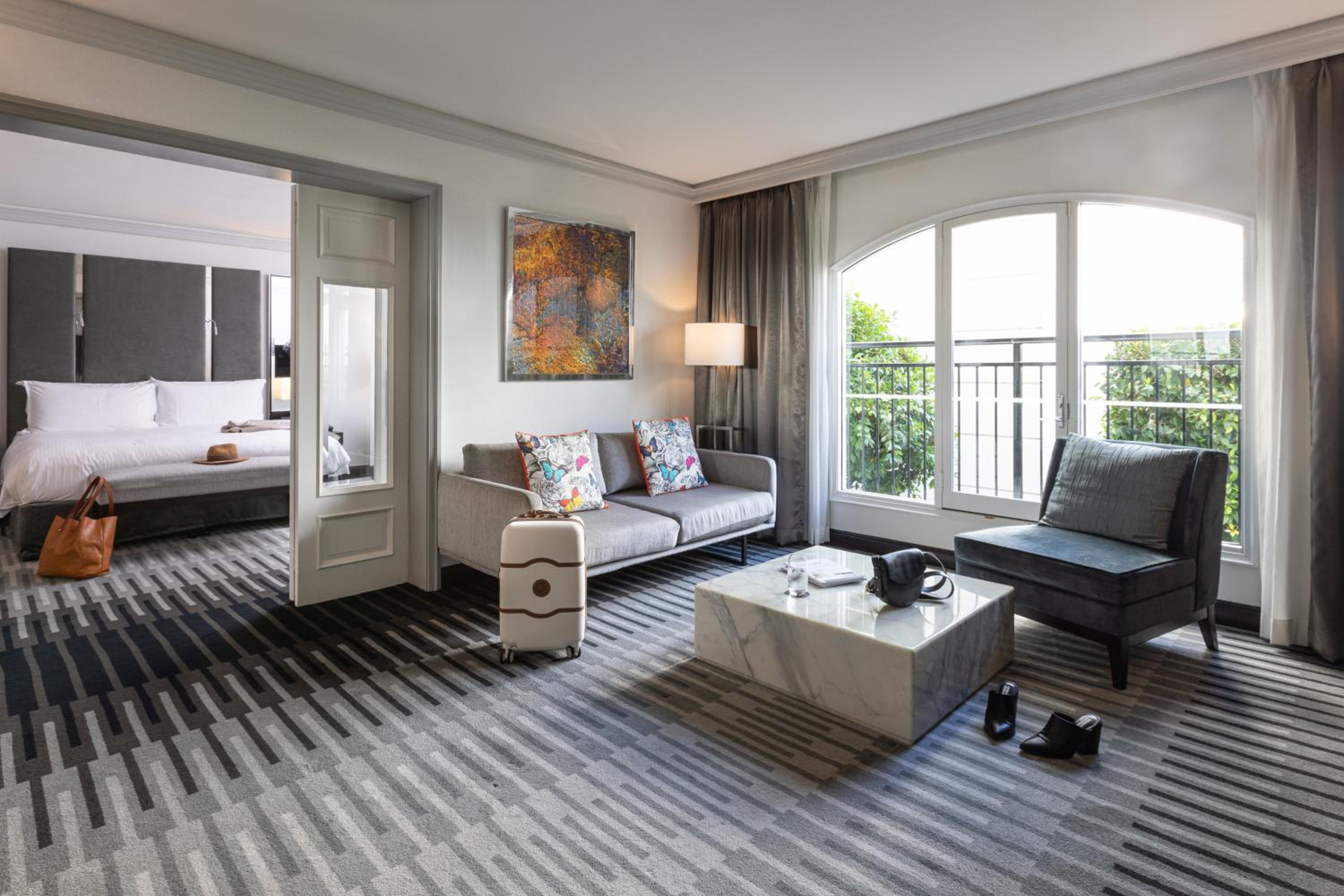 One-Bedroom King Suite with Courtyard View