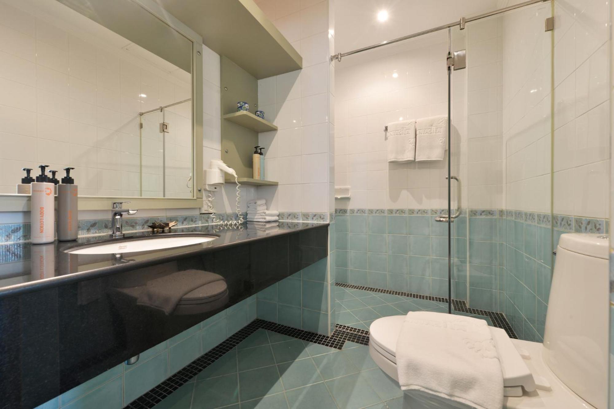 Luxury Seafront Two-Bedroom Family Suite - Photo 3