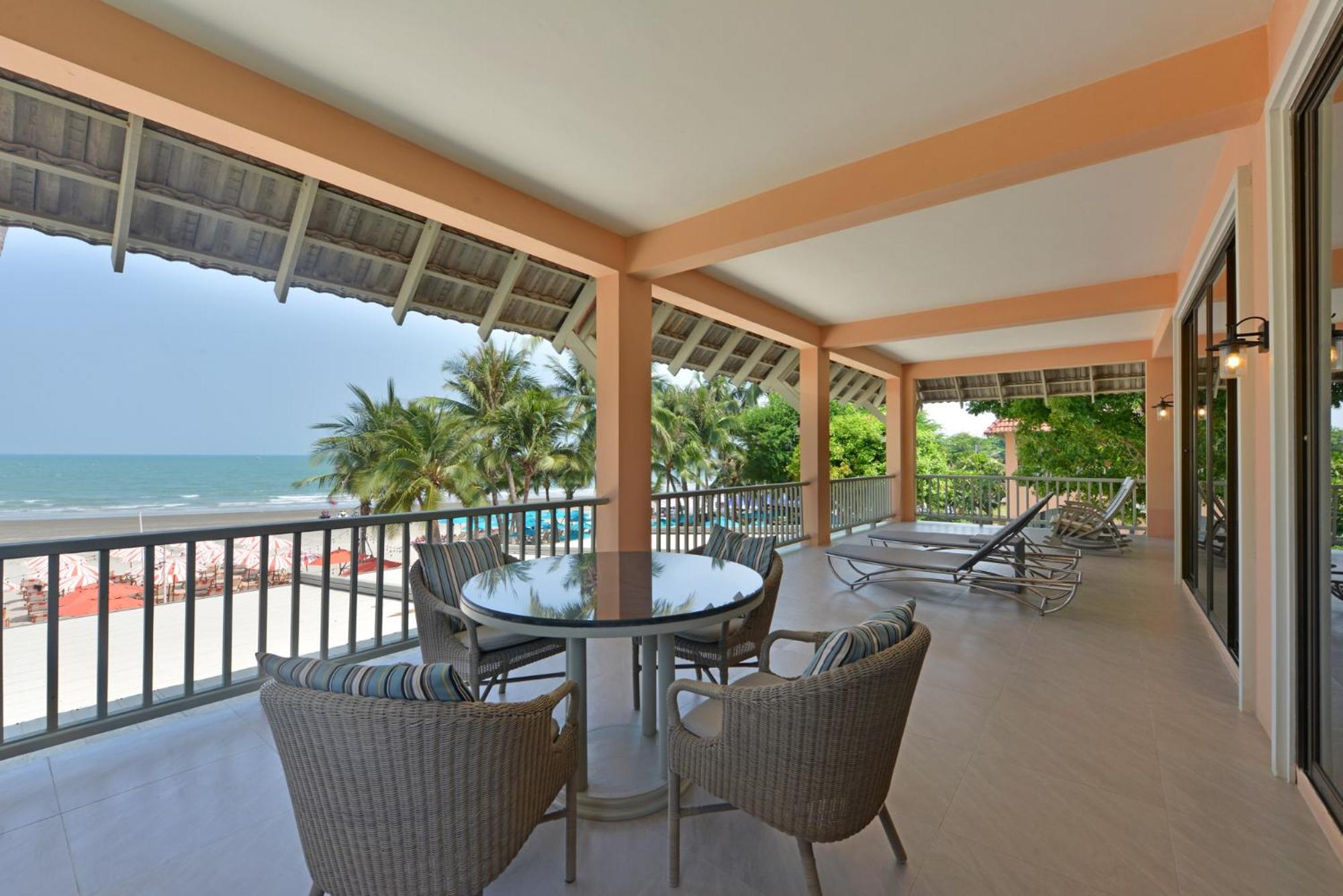 Luxury Seafront Two-Bedroom Family Suite - Photo 12