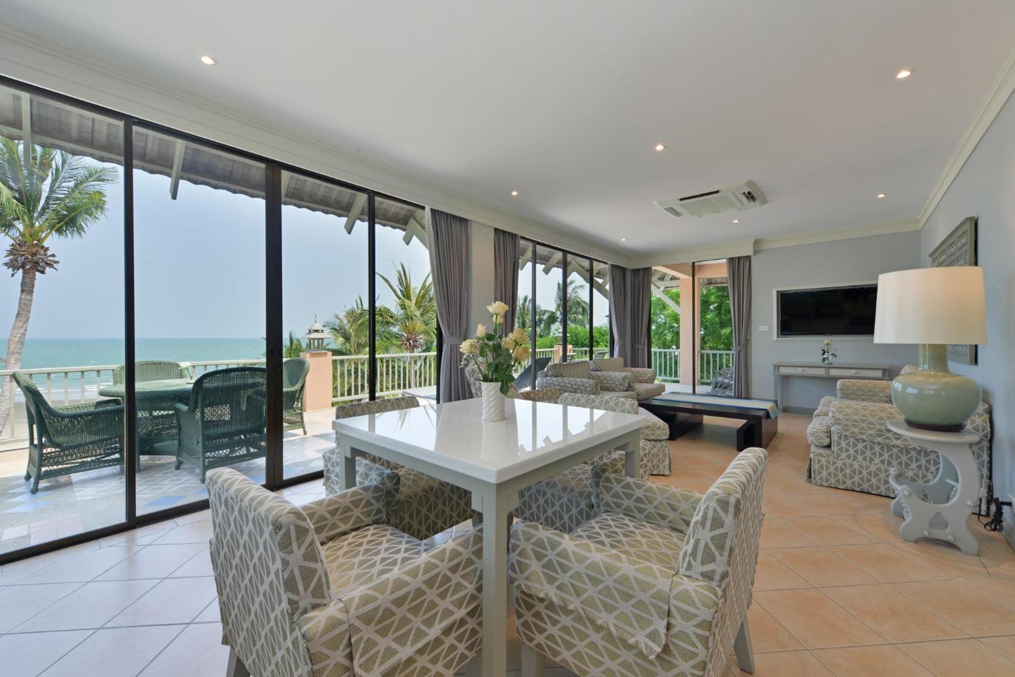 Luxury Seafront Two-Bedroom Family Suite - Photo 13