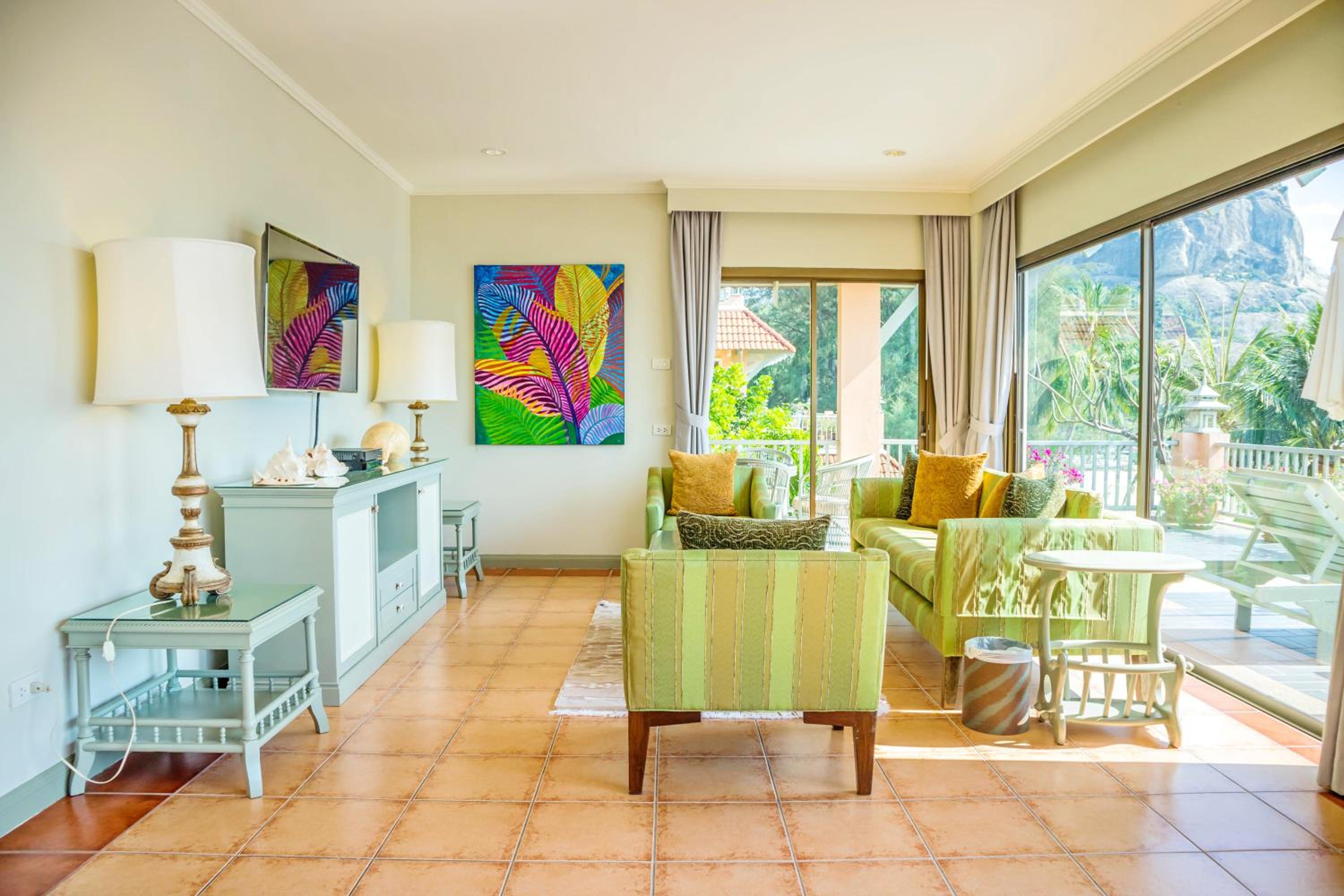 Luxury Seafront Two-Bedroom Family Suite - Photo 7
