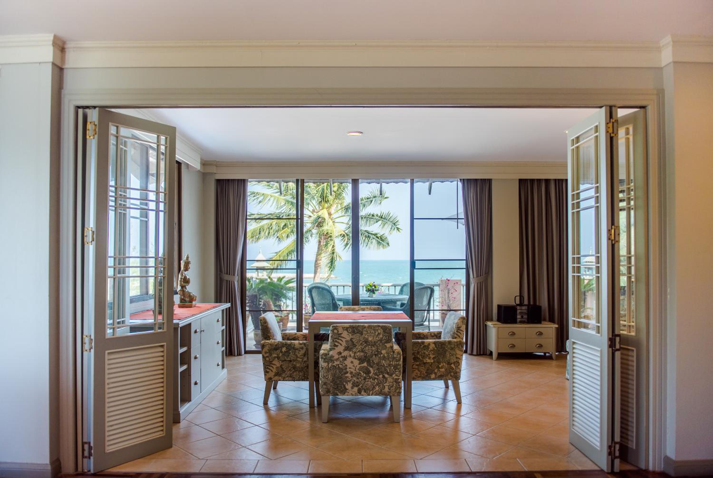 Luxury Seafront Two-Bedroom Family Suite - Photo 2