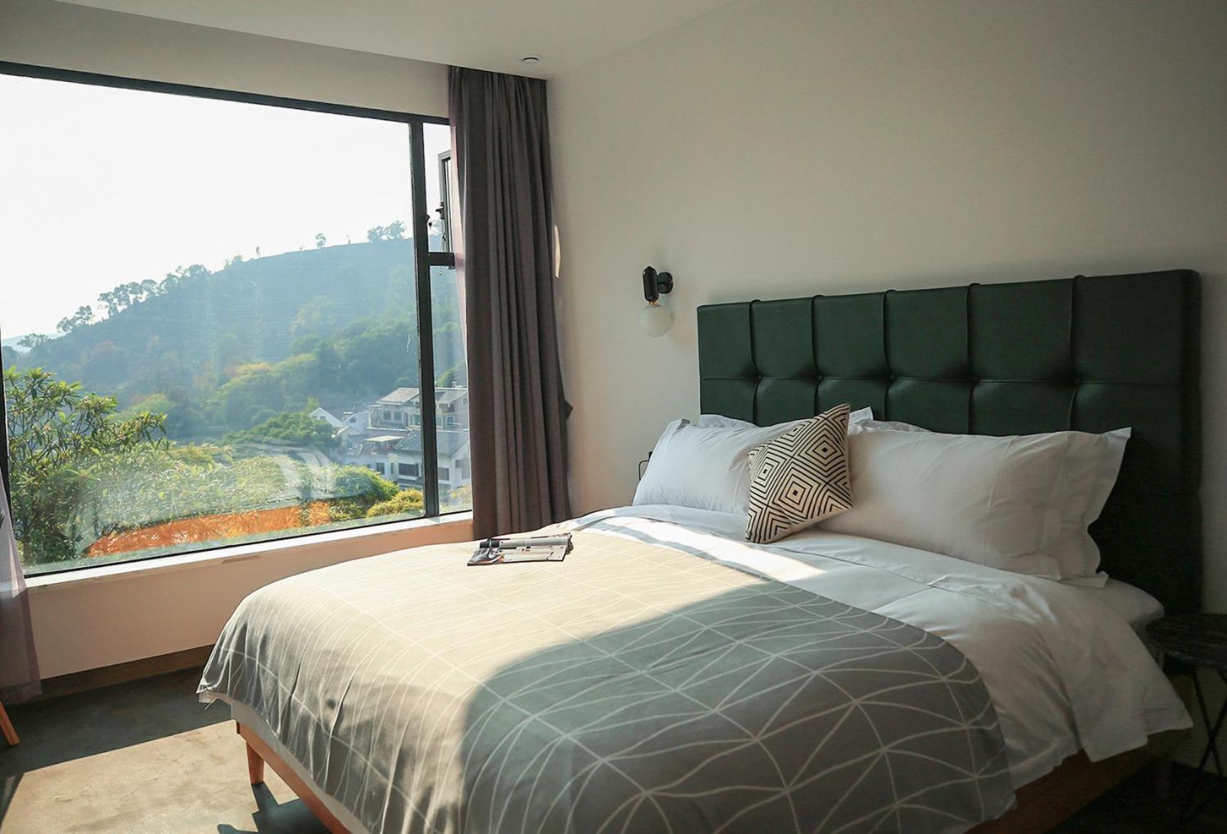 Suite with Mountain View
