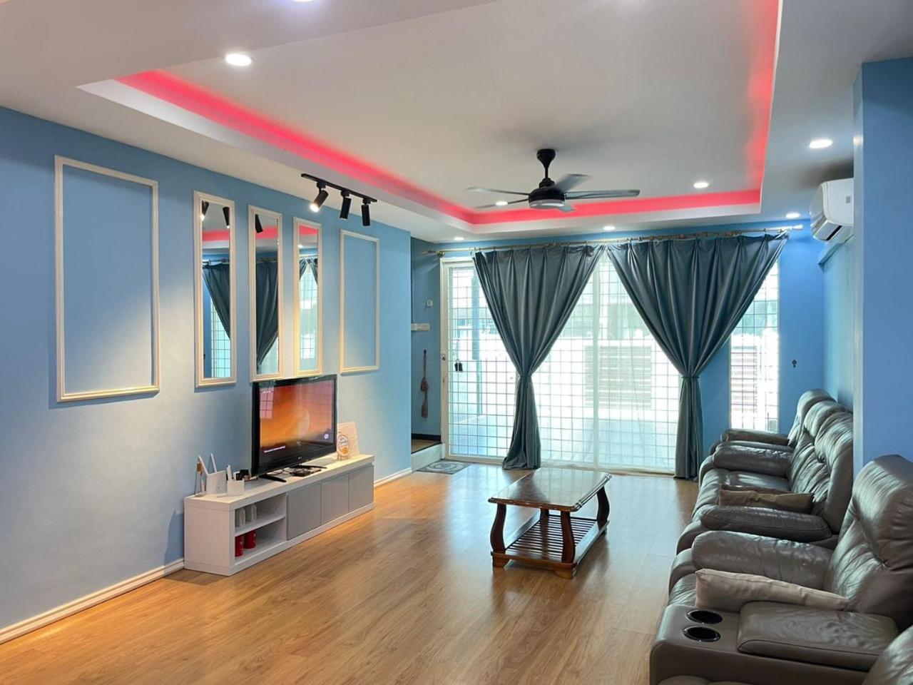 Four-Bedroom House photo 2