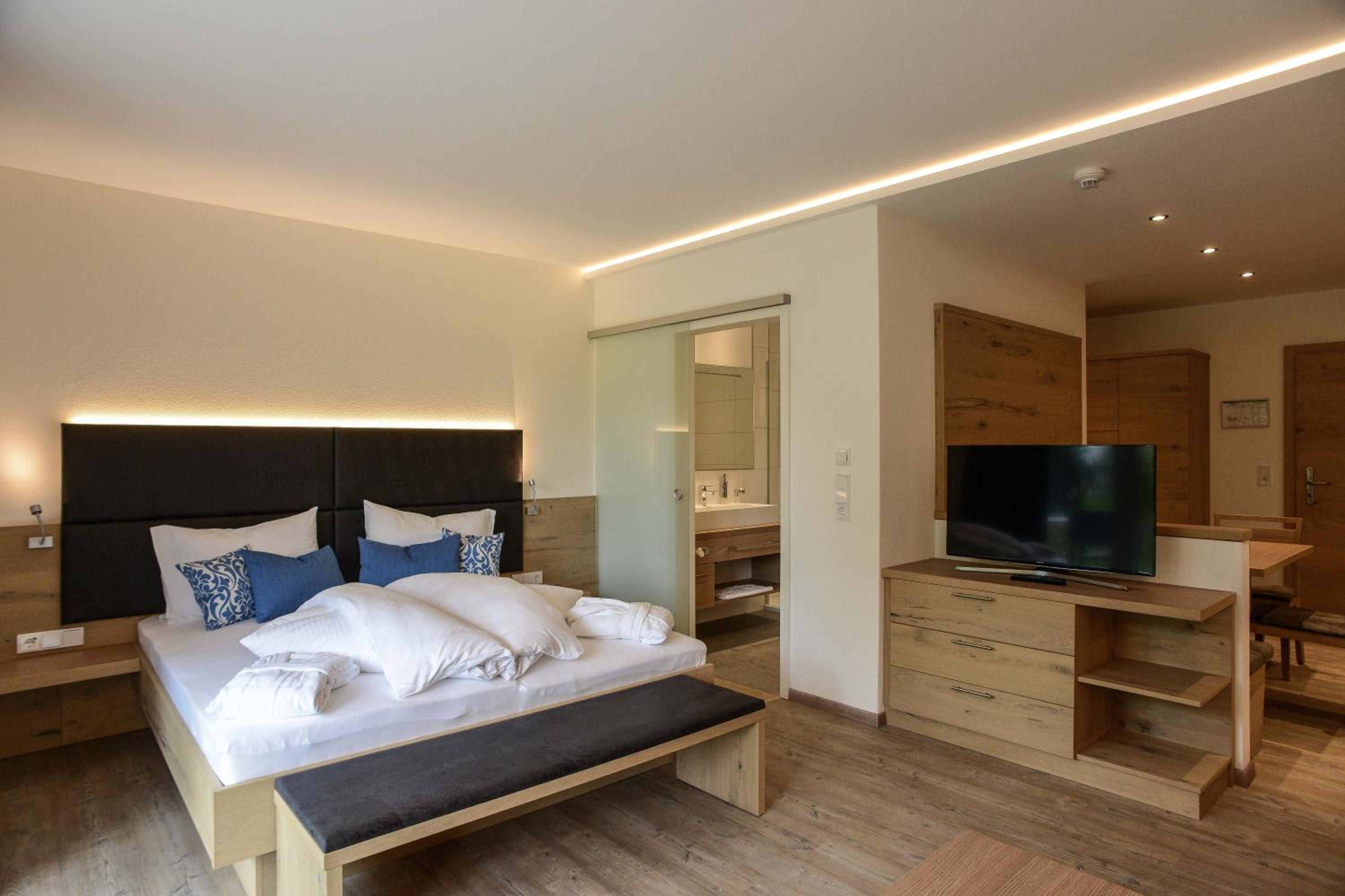 Studio Apartment with Balcony photo 1
