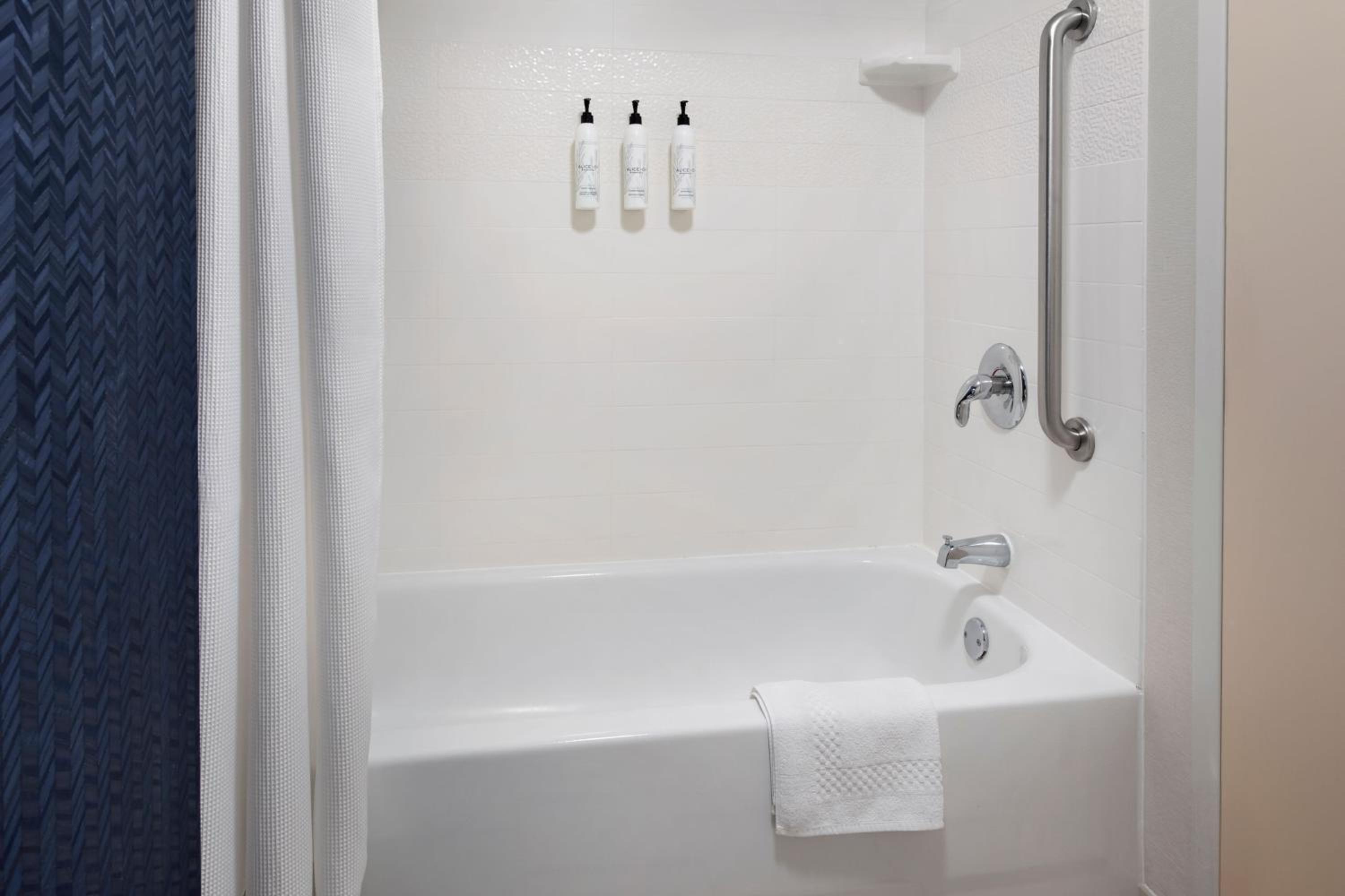 Queen Room with Two Queen Beds - Hearing Accessible photo 2