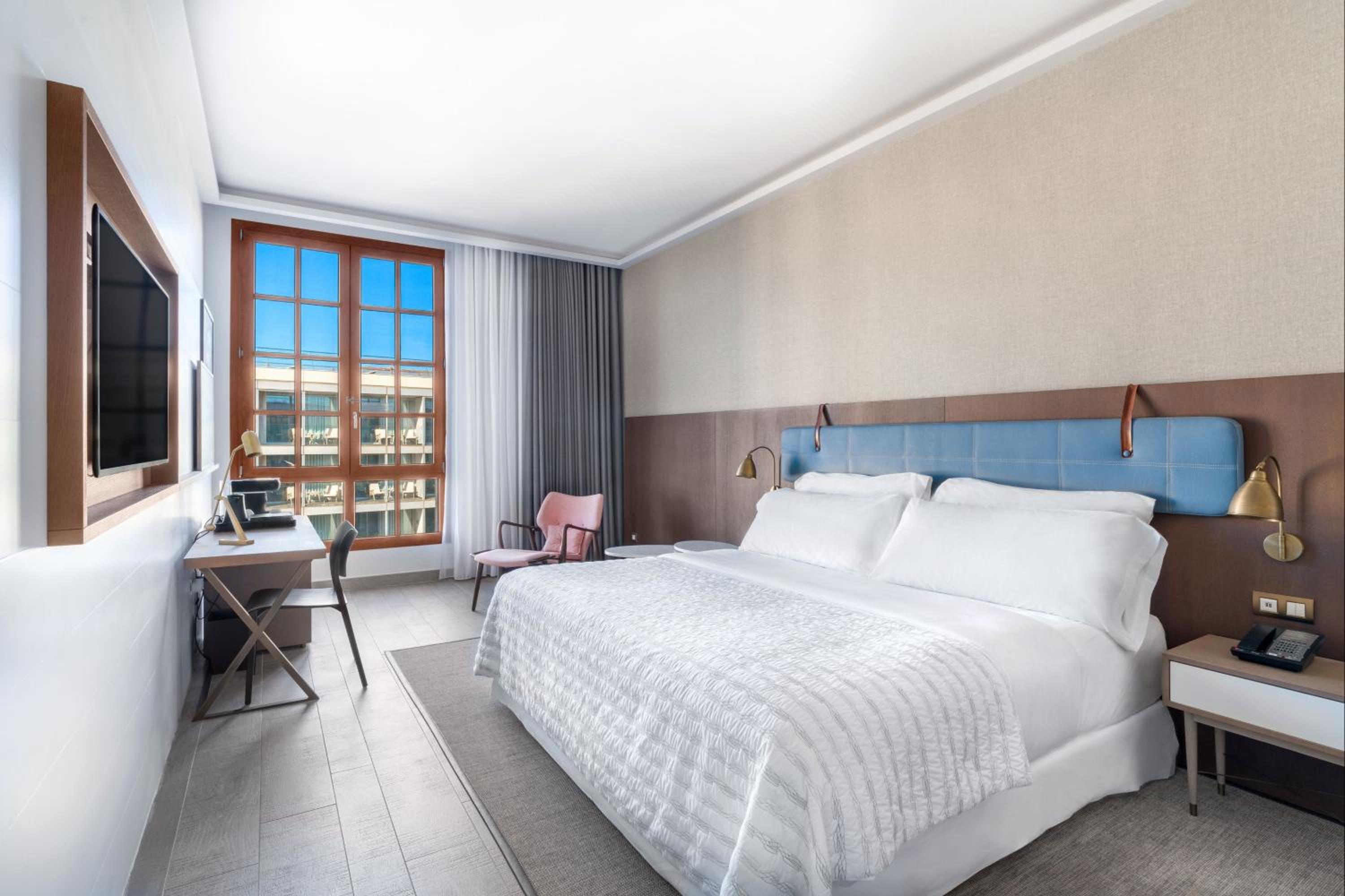 Superior Historic King Room with Partial Sea View