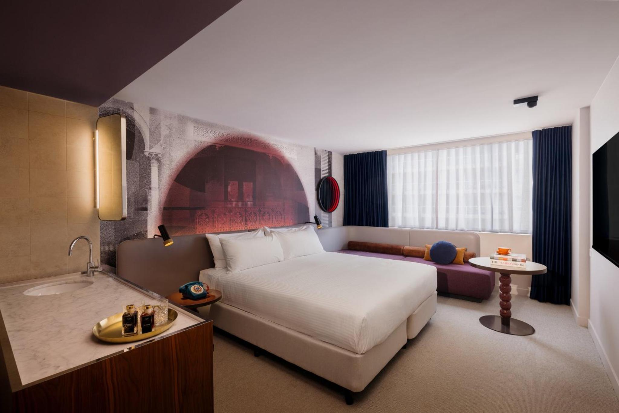Standard King Room with Neighborhood View