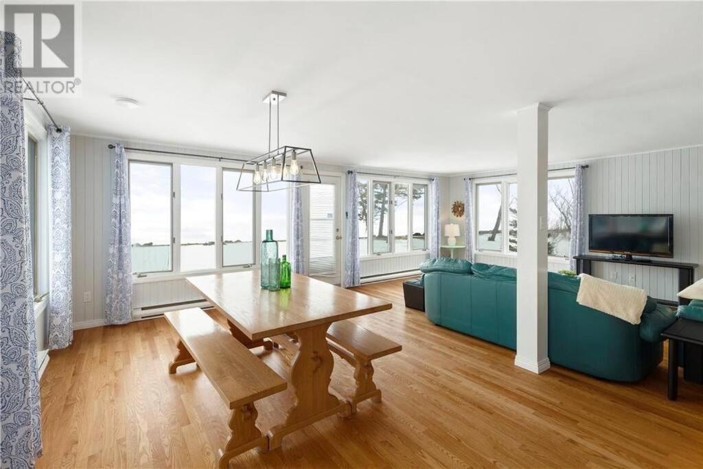 Three-Bedroom House photo 2