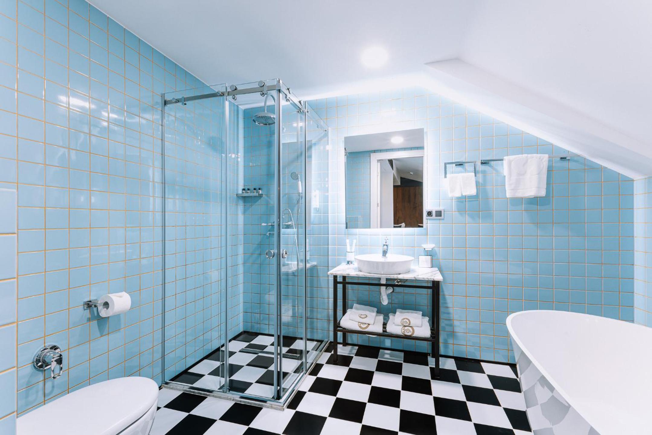 Double or Twin Room with Bathroom - Photo 2