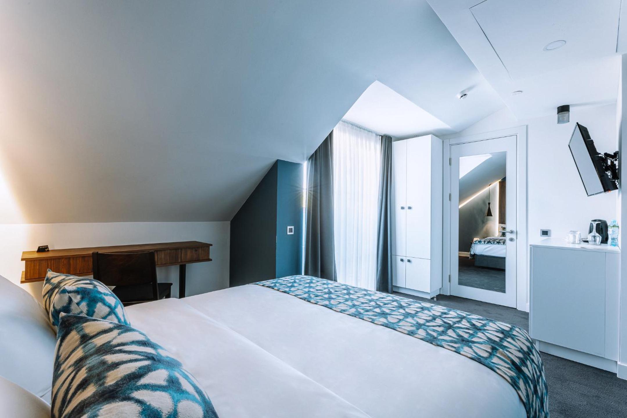 Double or Twin Room with Bathroom - Photo 14