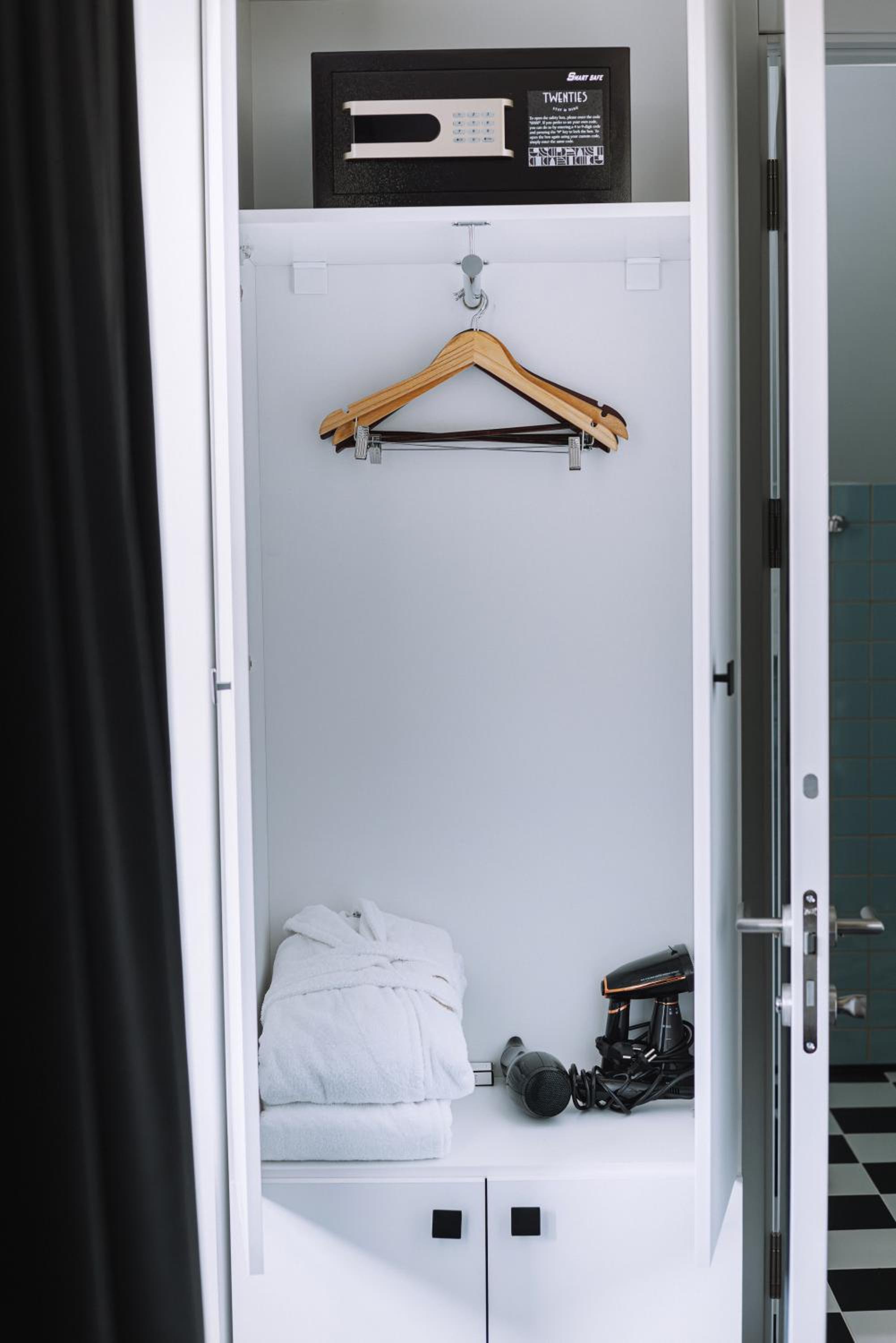 Standard Twin Room - Photo 1