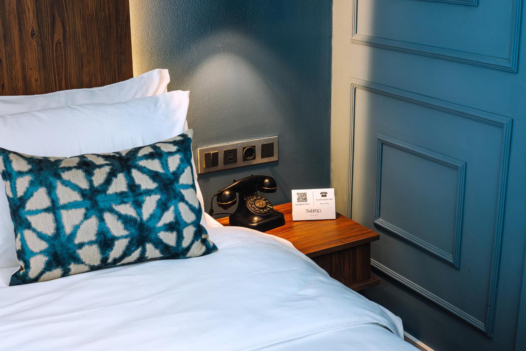 Standard Double Room - Photo 8