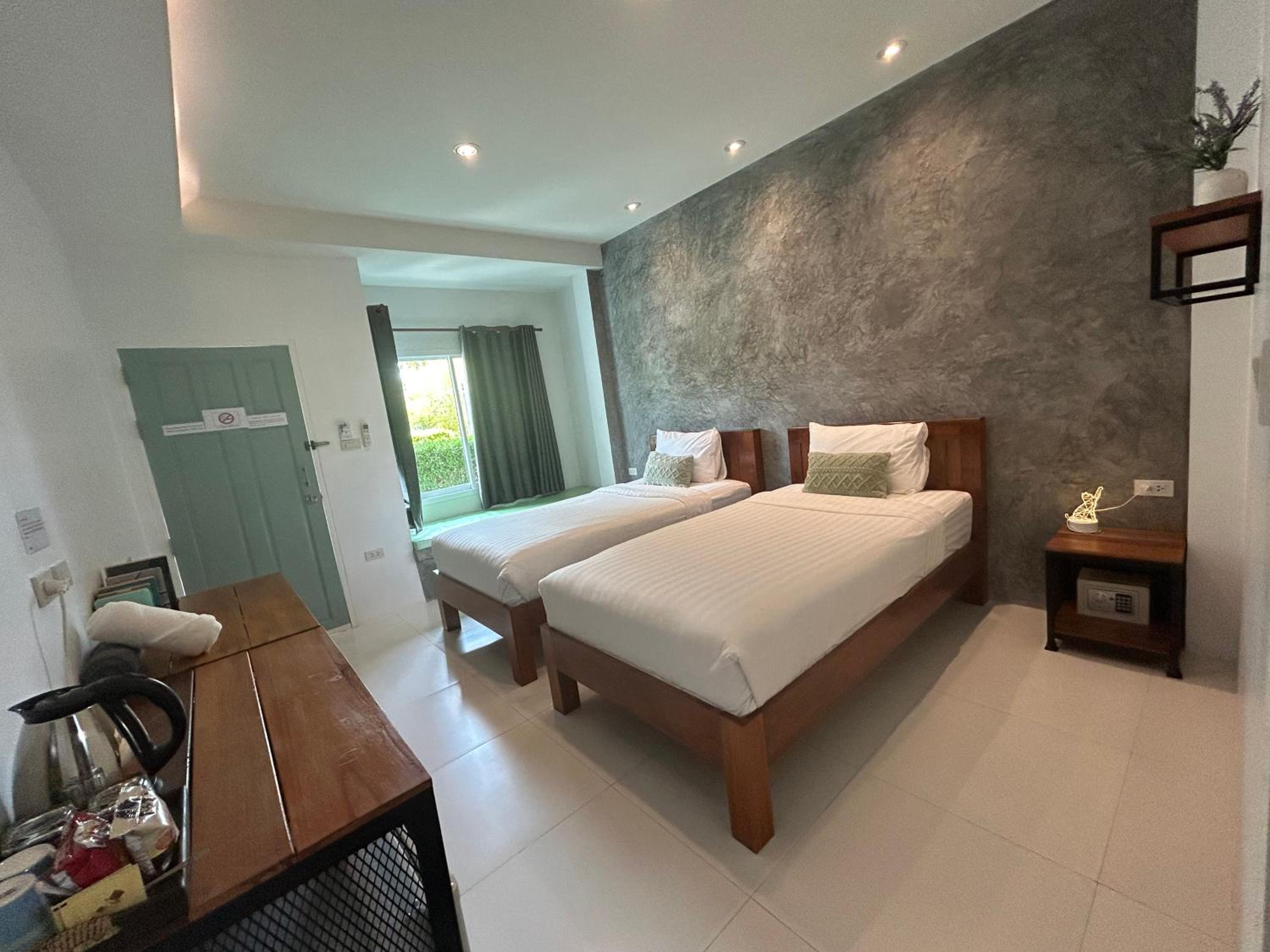 Twin Room with Pool View - Photo 9