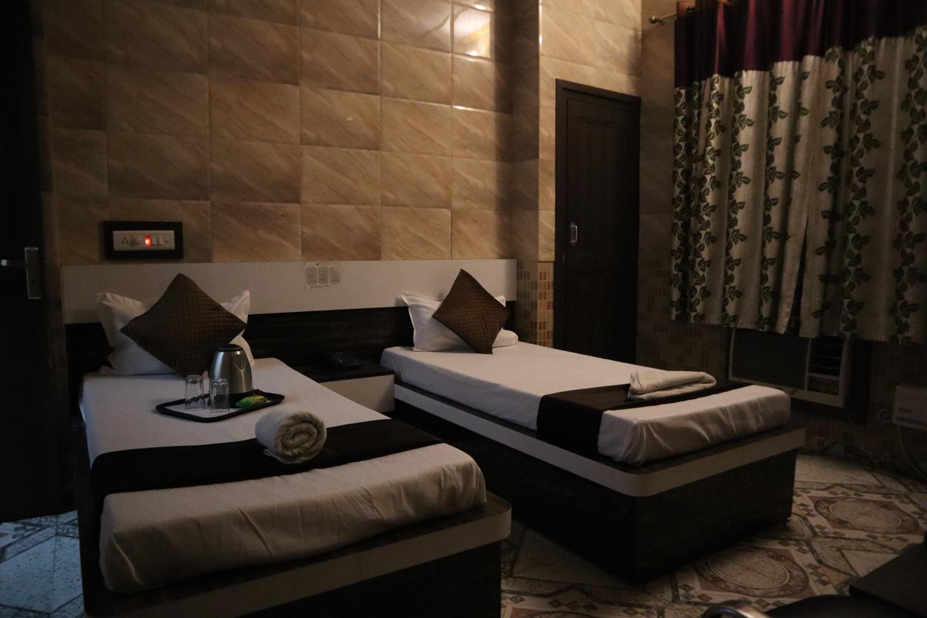 Deluxe Double Room with Balcony - Photo 1