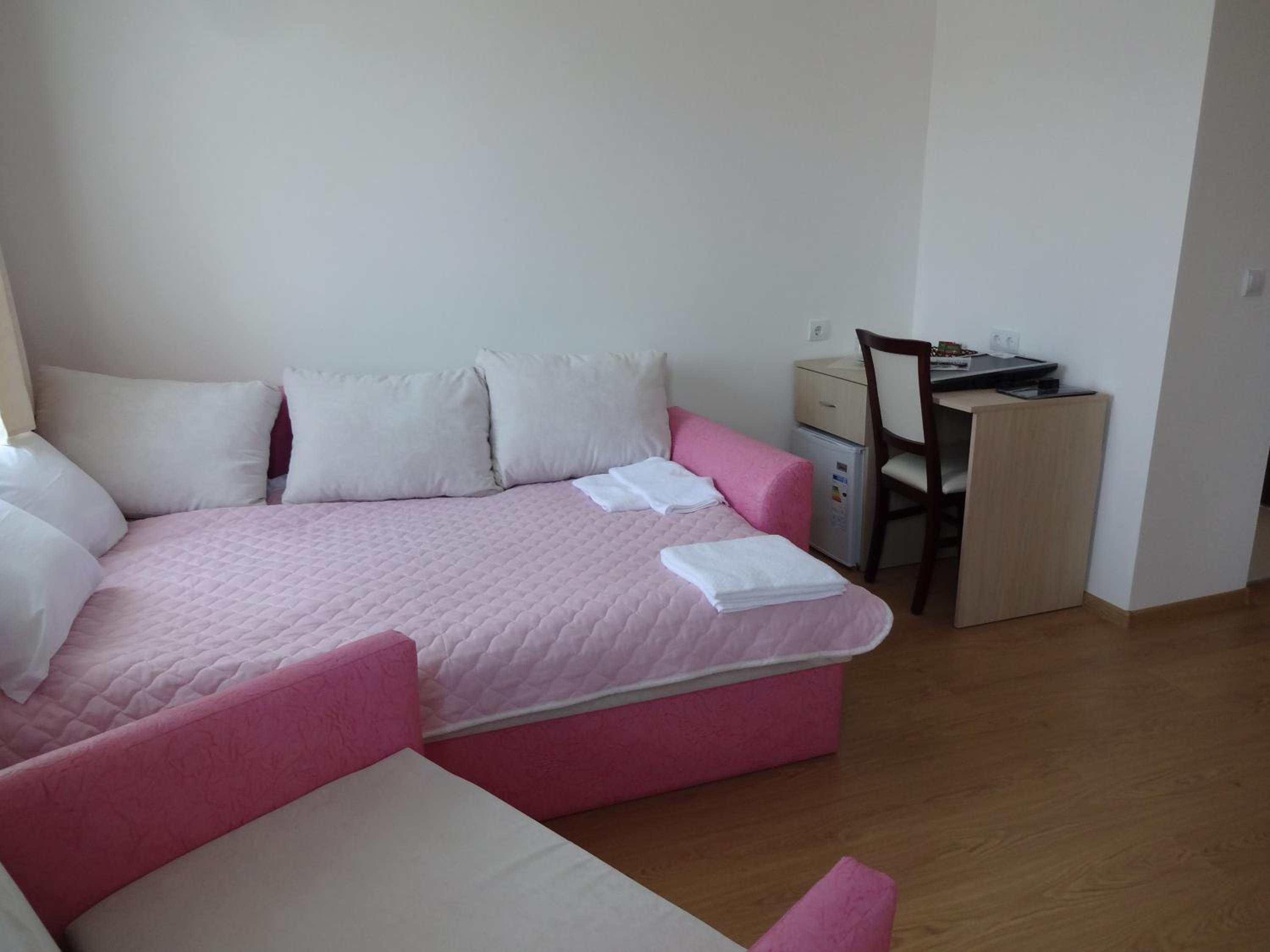 Deluxe Double Room (2 Adults + 1 Child) photo 1