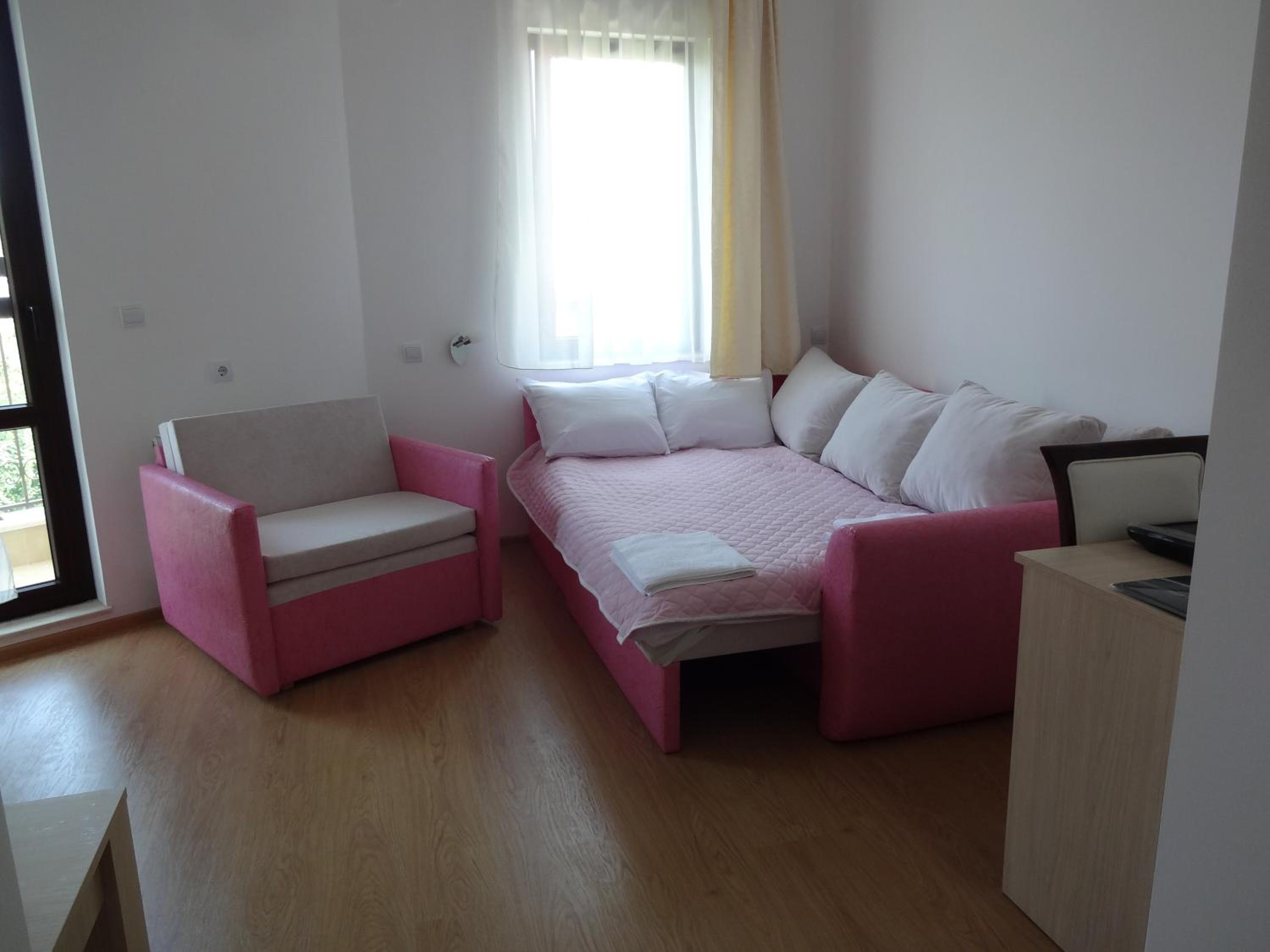 Deluxe Double Room (2 Adults + 1 Child) photo 3