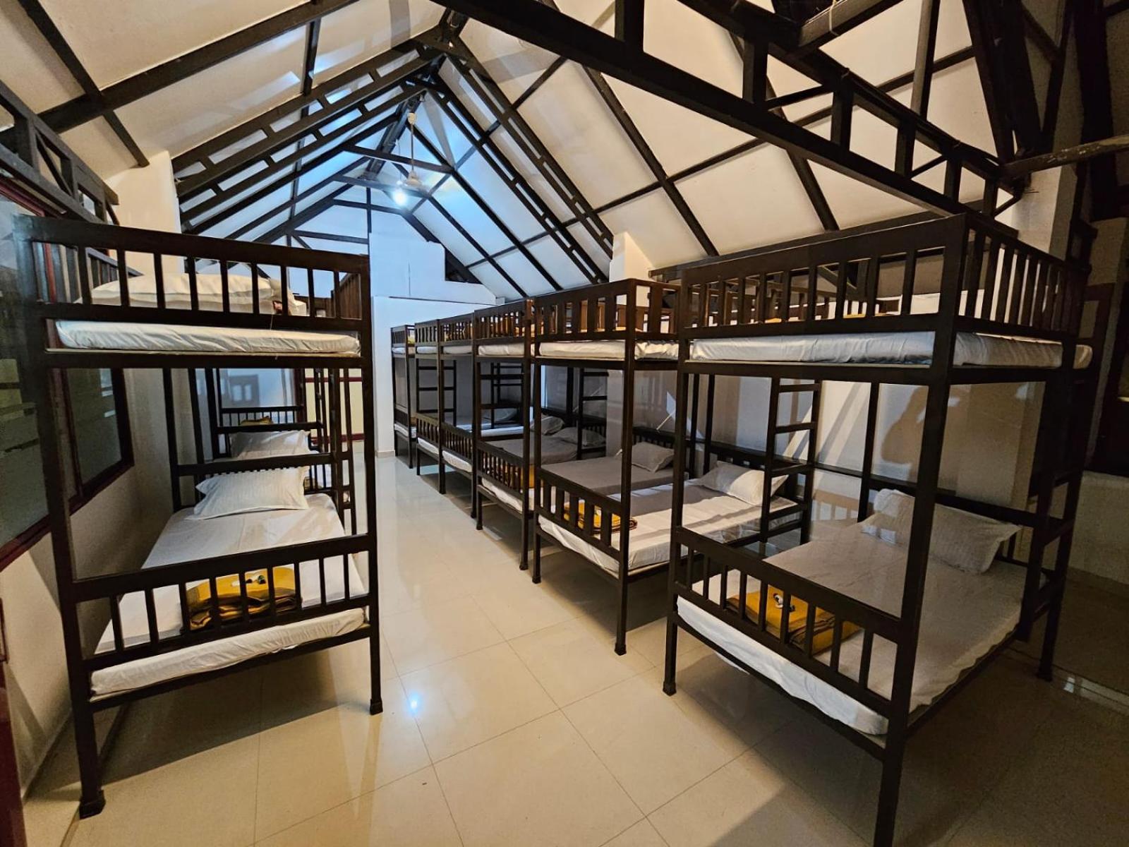 8-Bed Mixed Dormitory Room photo 2