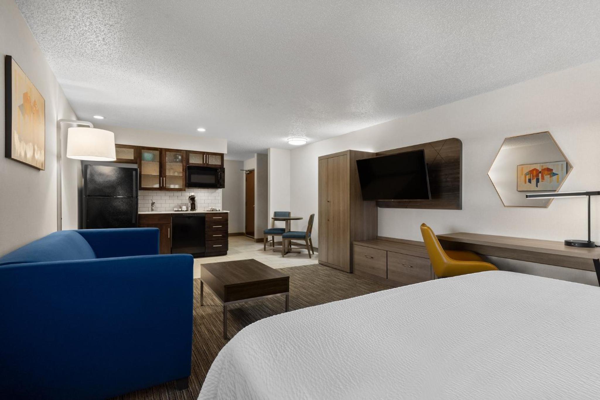 King Studio Suite with Kitchen and Sofa Bed - Photo 1