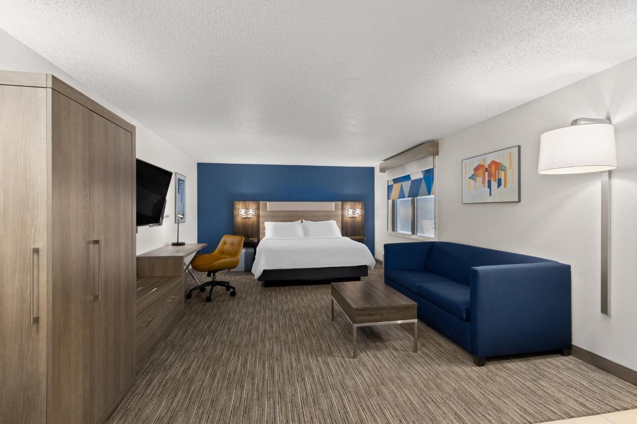 King Studio Suite with Kitchen and Sofa Bed - Photo 2