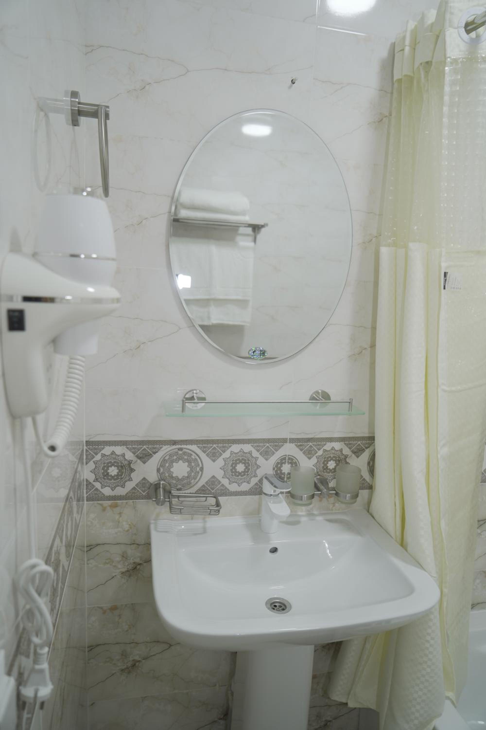 Large Double or Twin Room photo 3