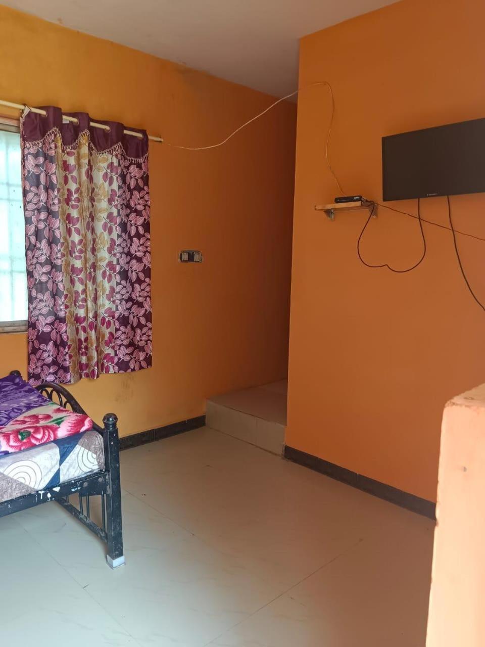 Single Bed In Dormitory Room photo 2
