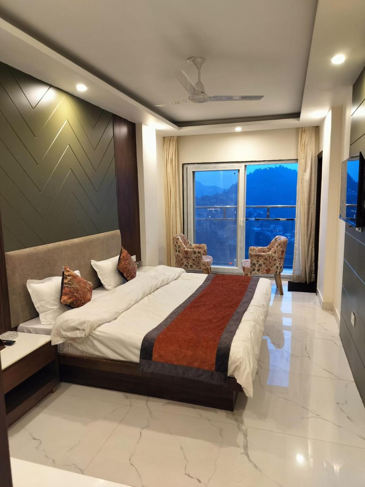 Suite with Balcony photo 2