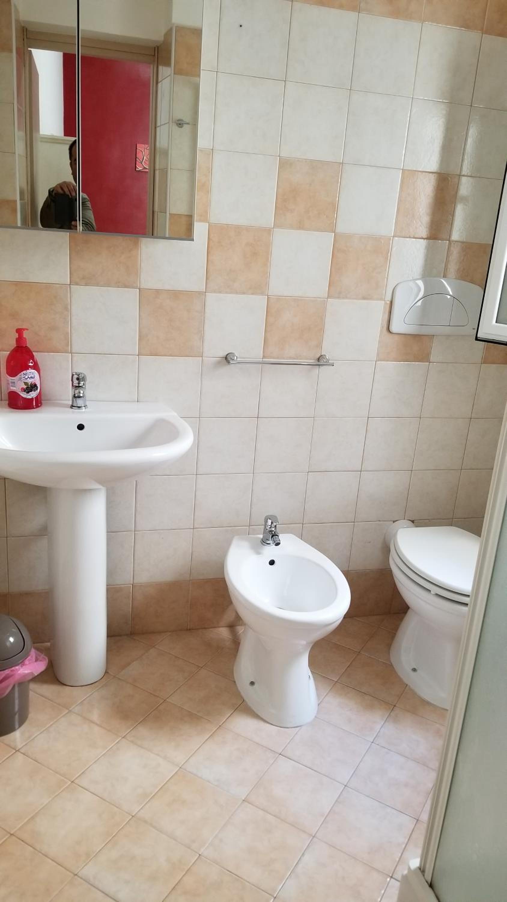 Quadruple Room with Private Bathroom - Photo 3