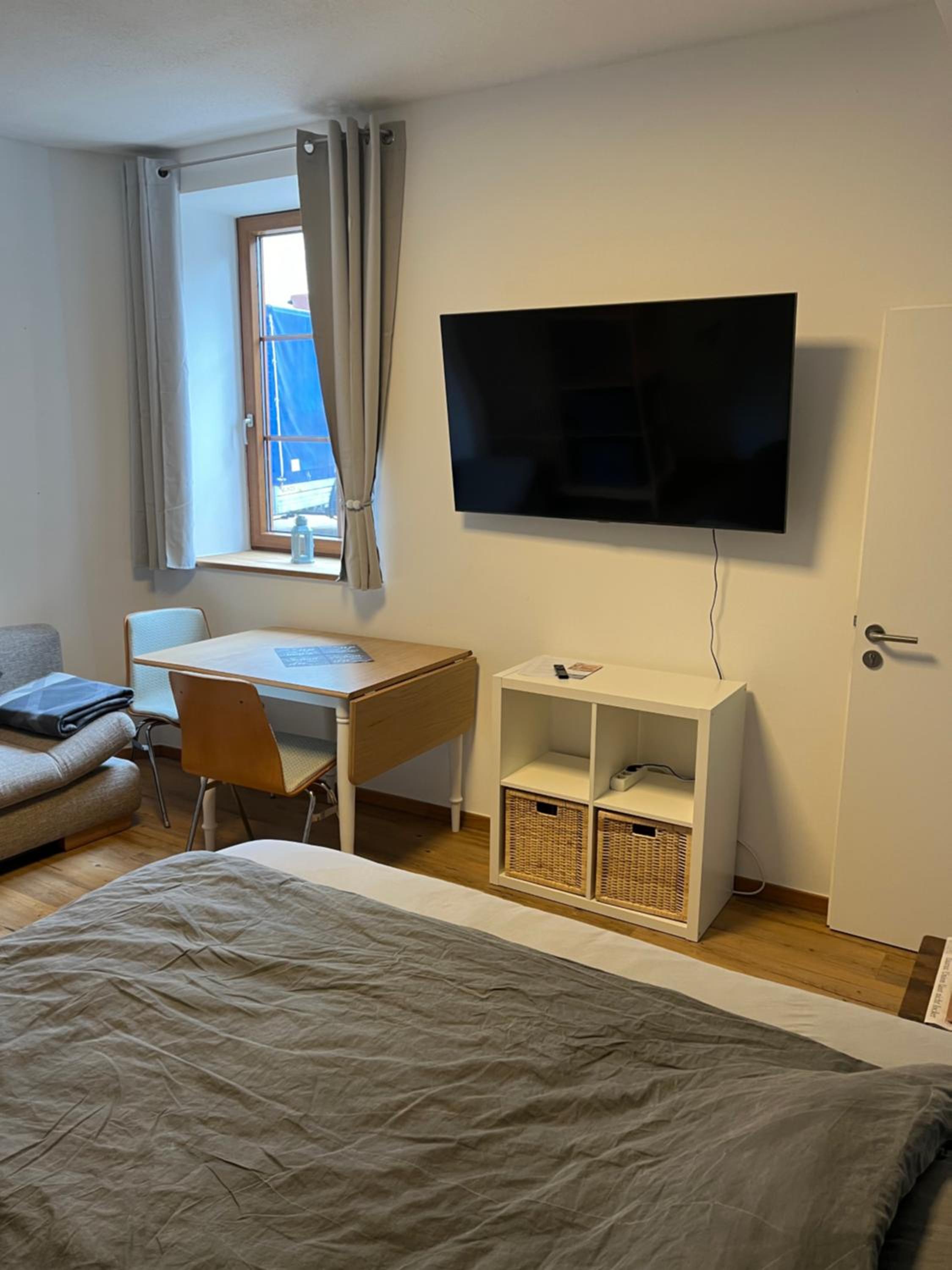 One-Bedroom Apartment photo 1