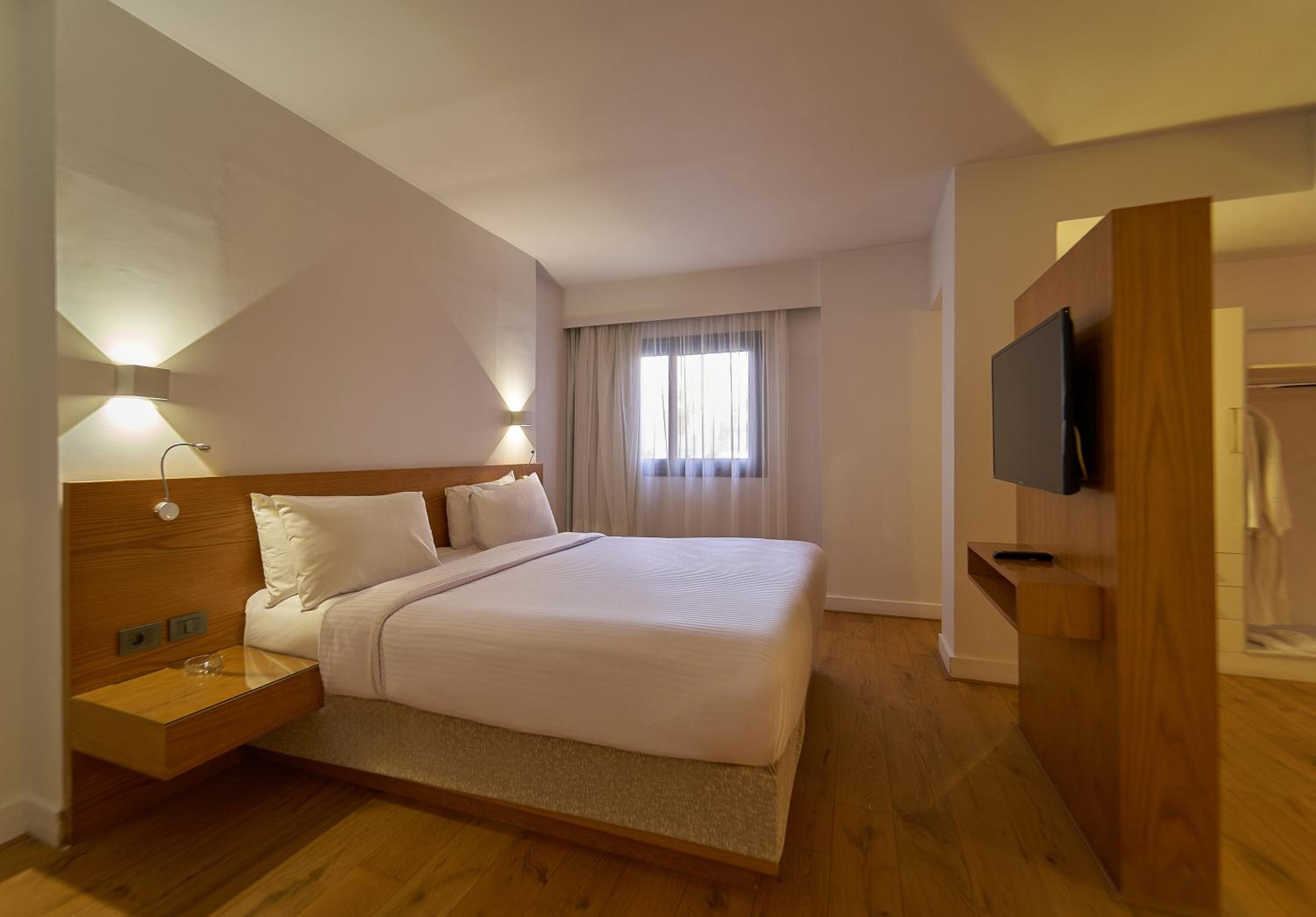 Superior King Suite